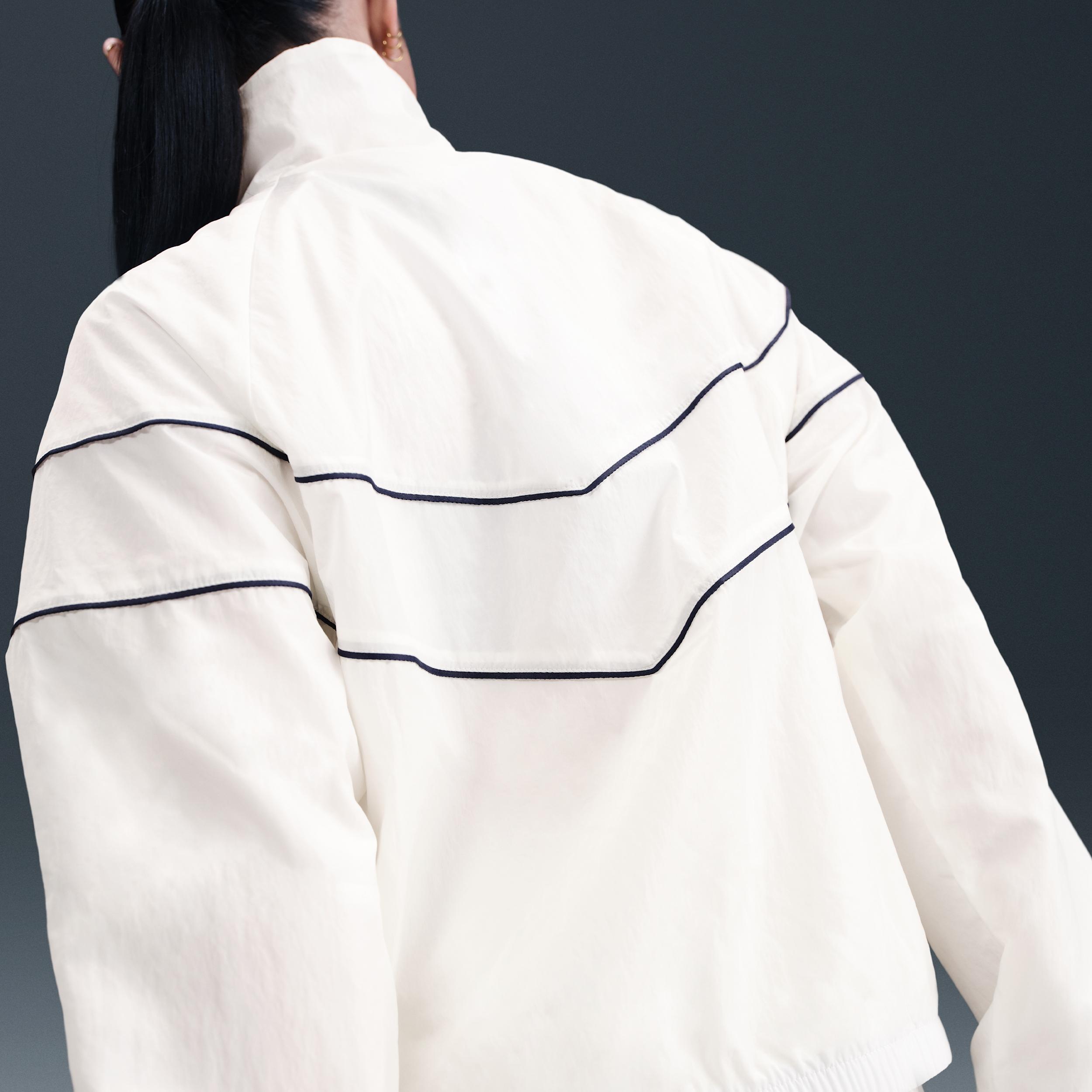 Nike Womens Windrunner Loose UV Woven Full-Zip Jacket | FV6304-135 Product Image