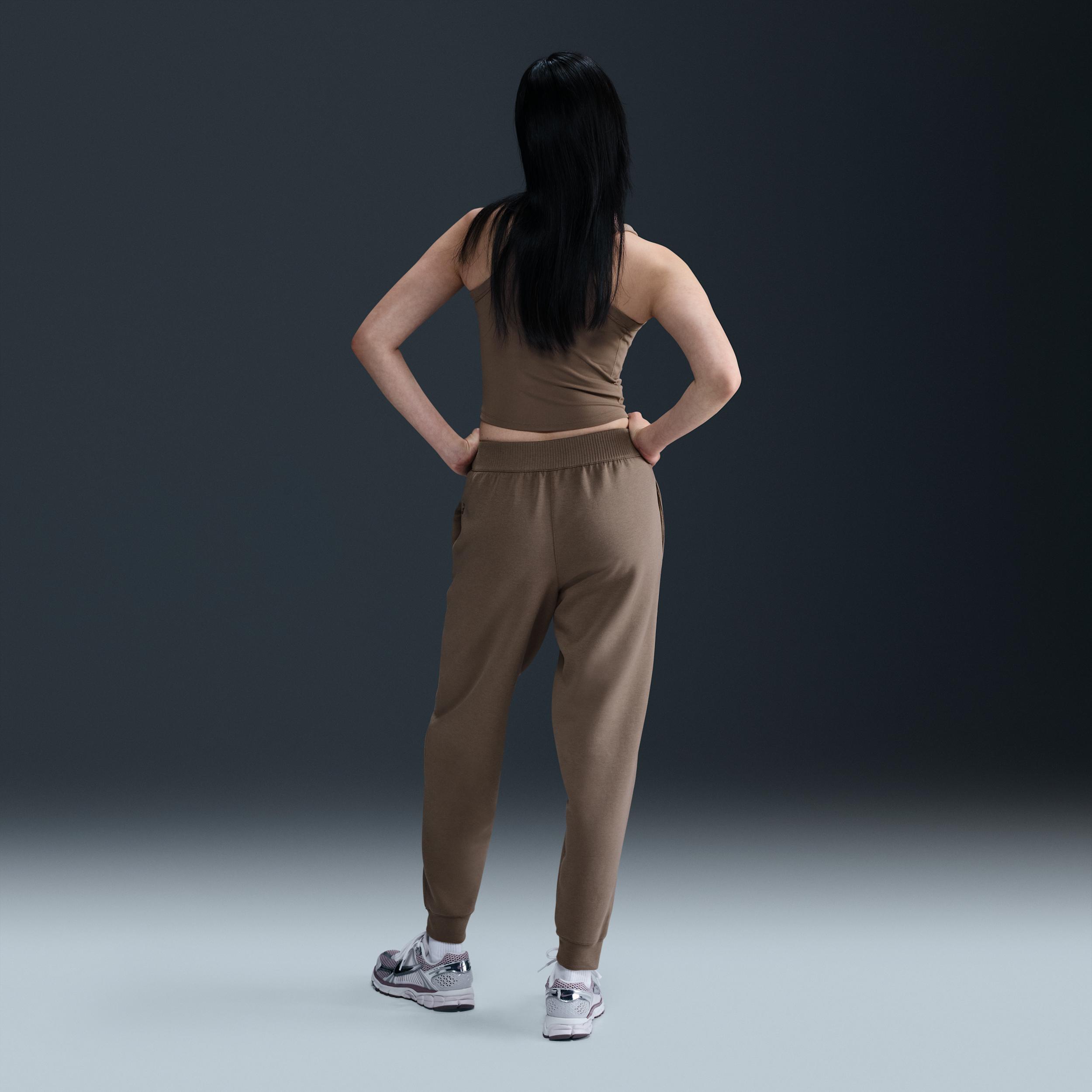 Nike Women's 24.7 ImpossiblySoft Dri-FIT Mid-Rise Jogger Pants Product Image