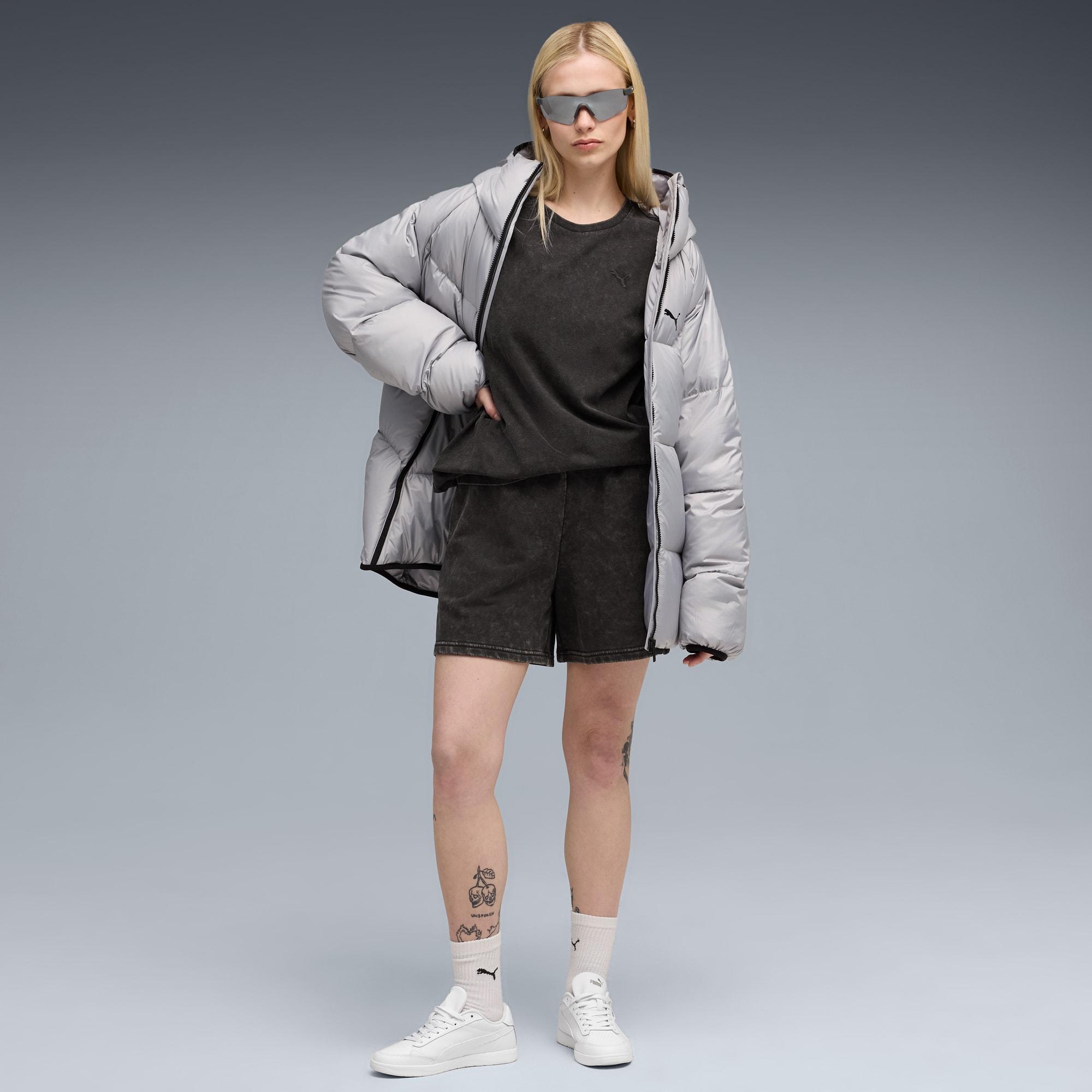 ESS ELEVATED Wash Shorts Women Product Image