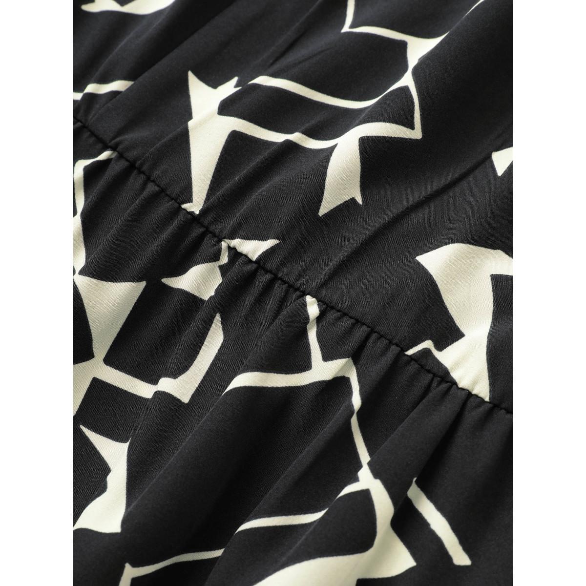 Plus Size Geometric Print Pocket Lantern Sleeve Dress Black Women At the Office Non V-neck Elbow-length sleeve Curvy Midi Dress BloomChic 14-16/1X Product Image