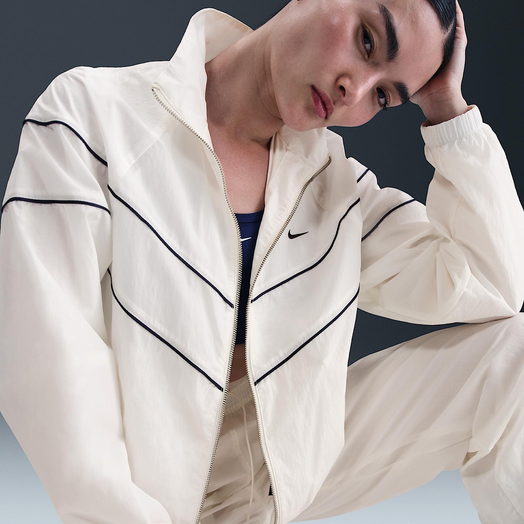 Nike Womens Windrunner Loose UV Woven Full-Zip Jacket | FV6304-135 Product Image