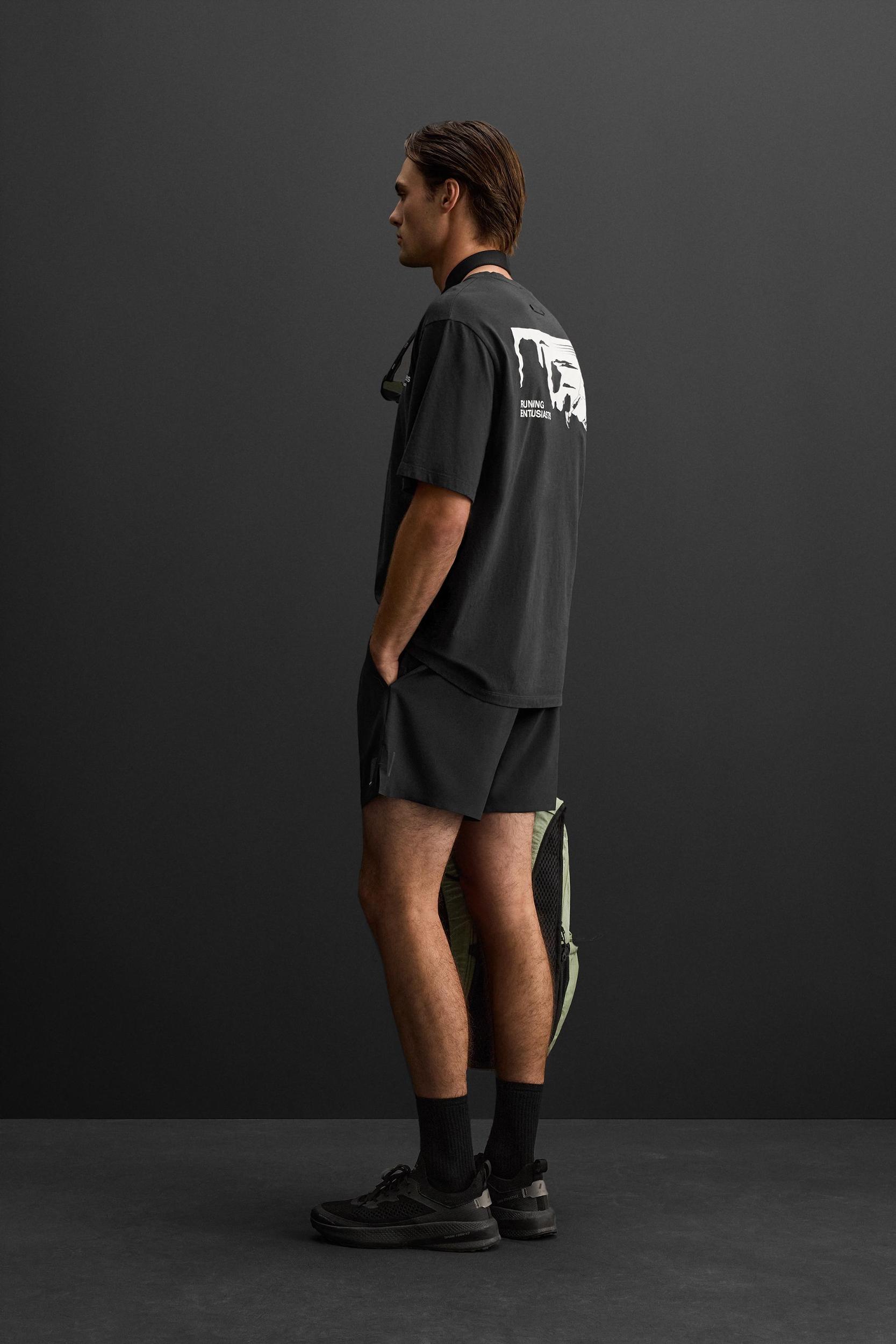 RELAXED FIT RUNNING PRINT T-SHIRT Product Image