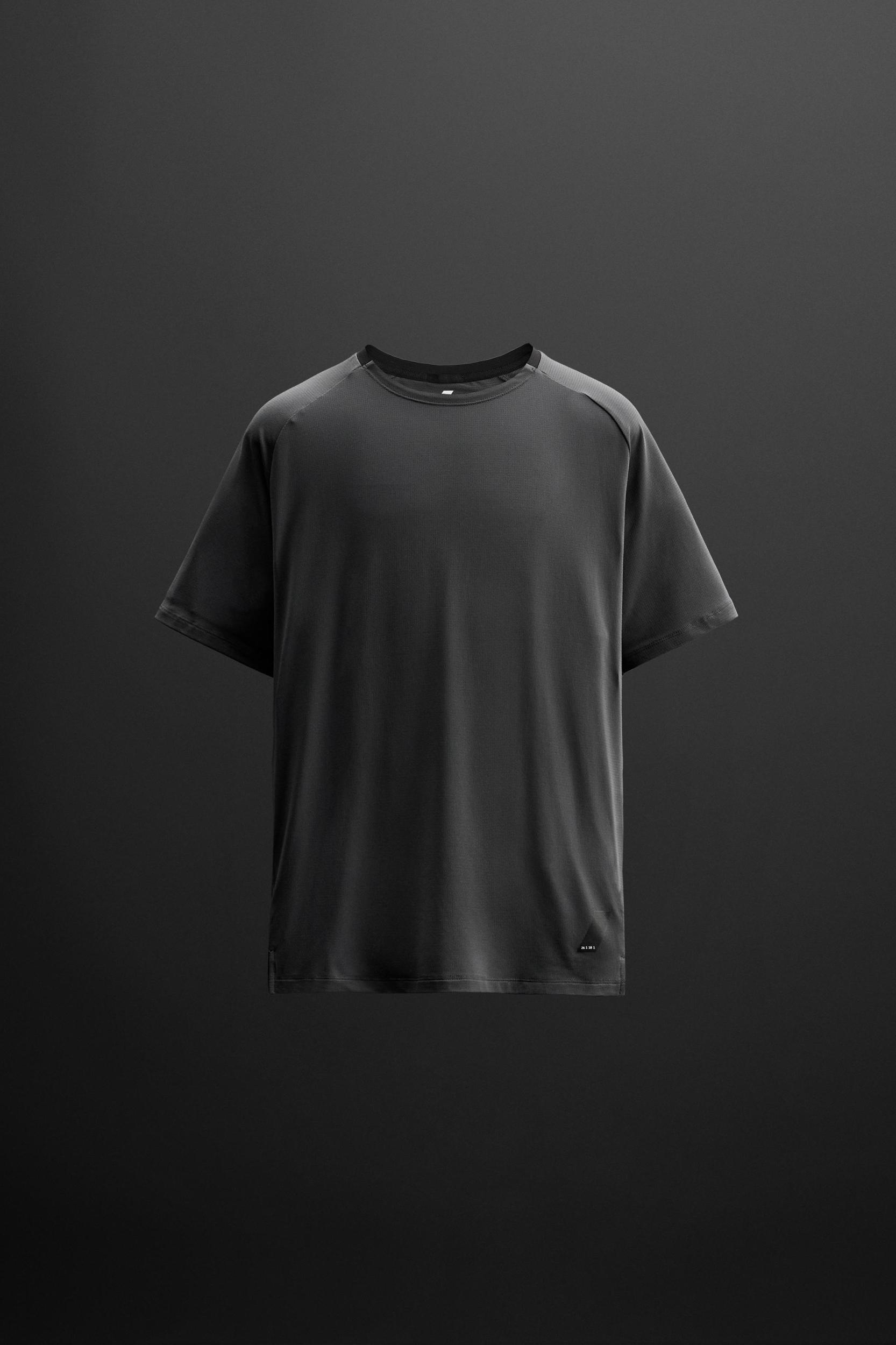 TEXTURED TRAINING T-SHIRT Product Image