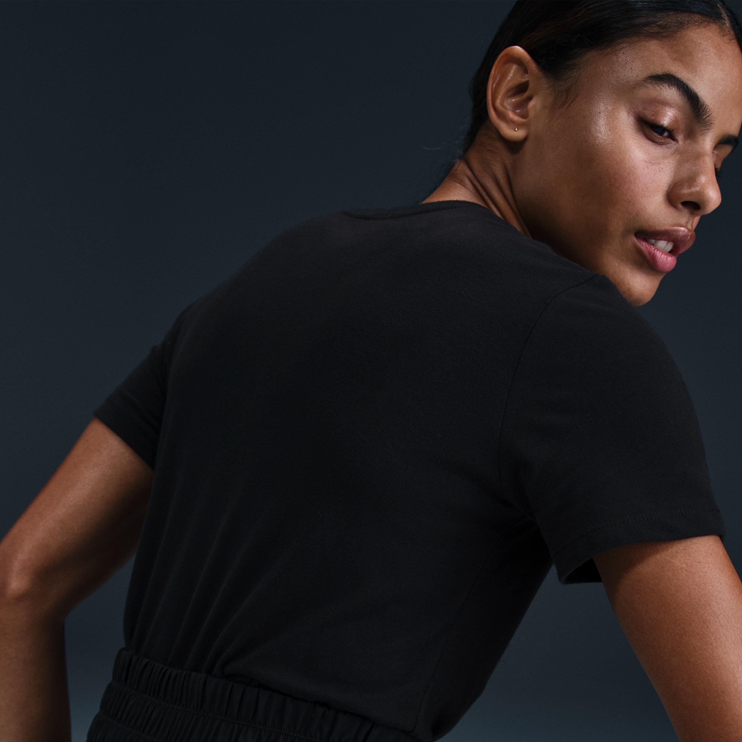 Nike Women's Swoosh Weightlifting T-Shirt Product Image