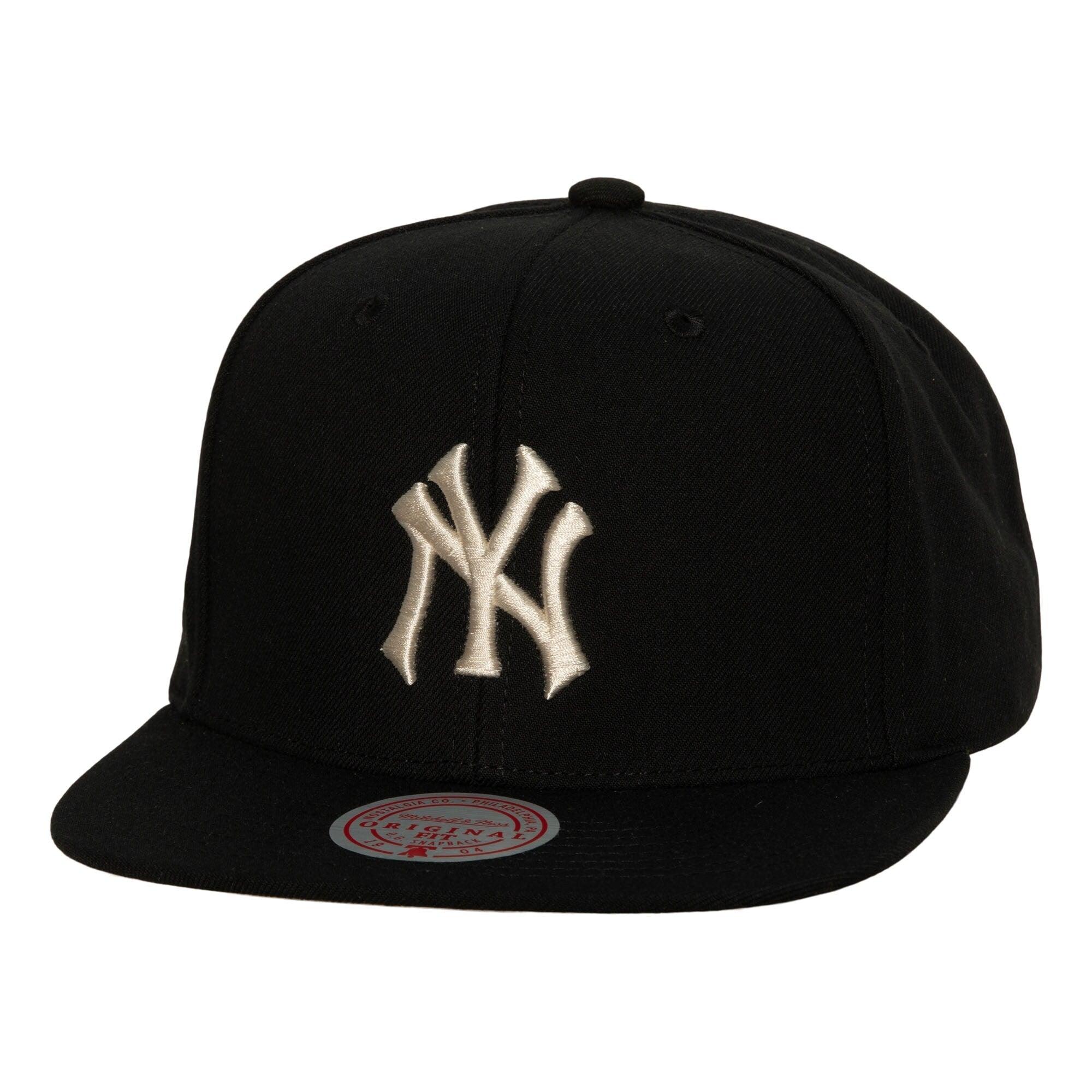 Men's Mitchell & Ness Black New York Yankees Cooperstown Collection True Classics Snapback Hat Product Image