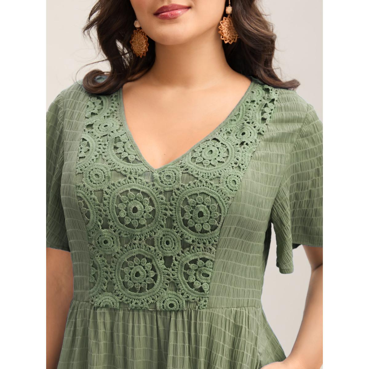 Plus Size Lace Textured Pockets Tiered Midi Dress Mediumblue Women Boho V-neck Short sleeve Curvy BloomChic 28/5X Product Image