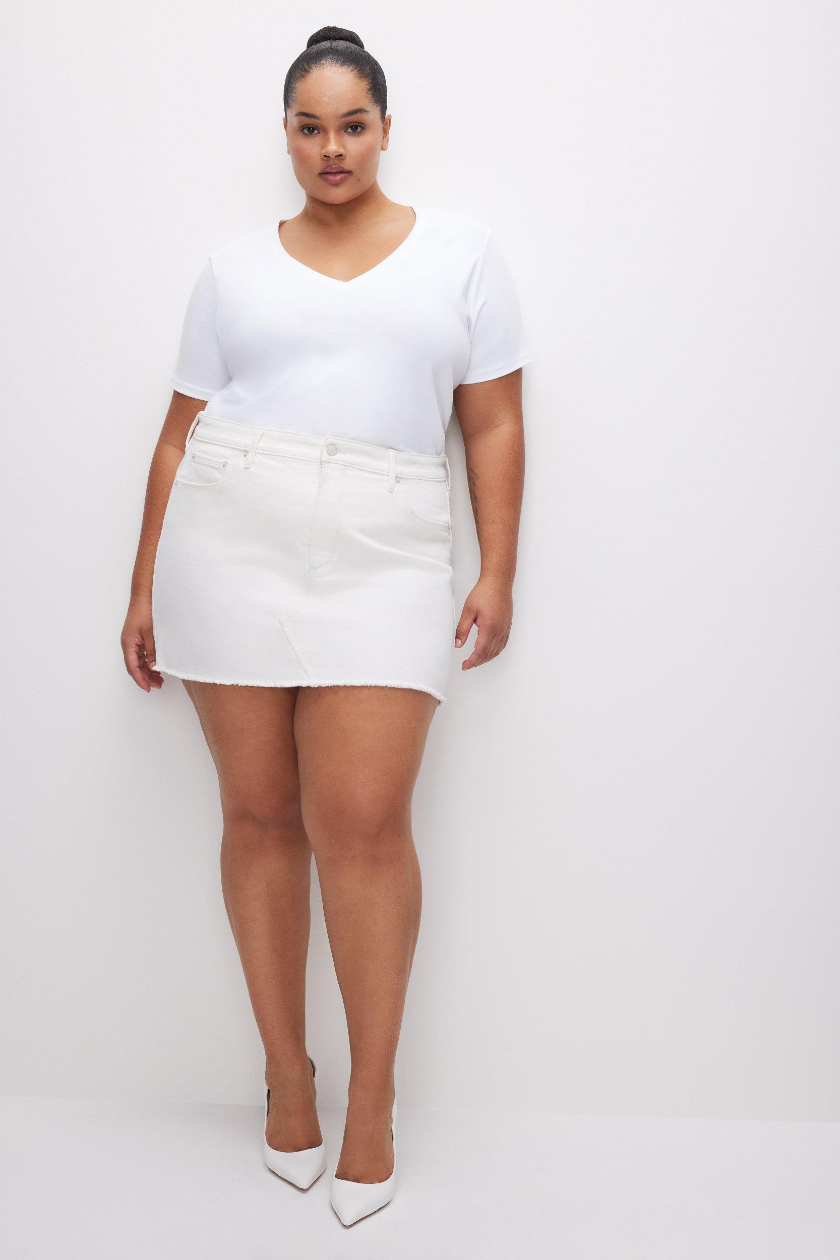 COTTON CLASSIC V-NECK TEE | WHITE001 Product Image