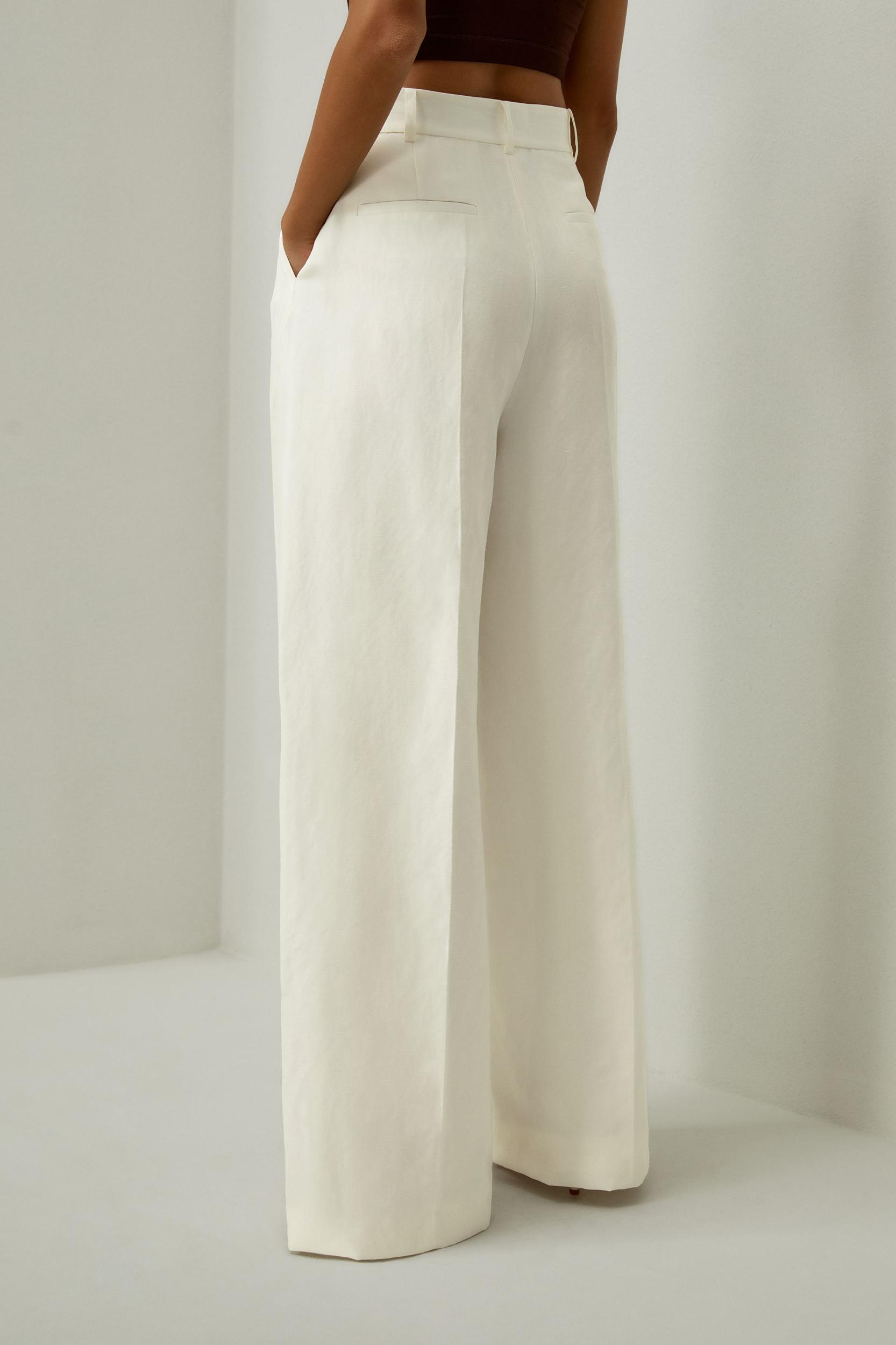 Front-Pleated Silk-Linen Blend Trousers Product Image