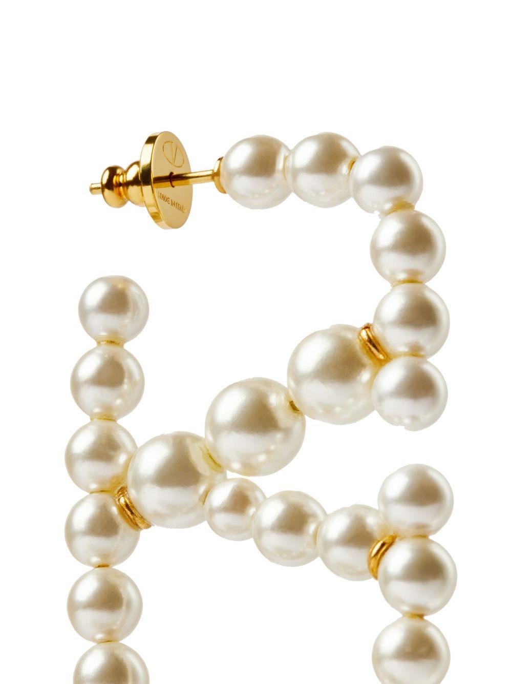 VLogo Signature pearl earrings Product Image