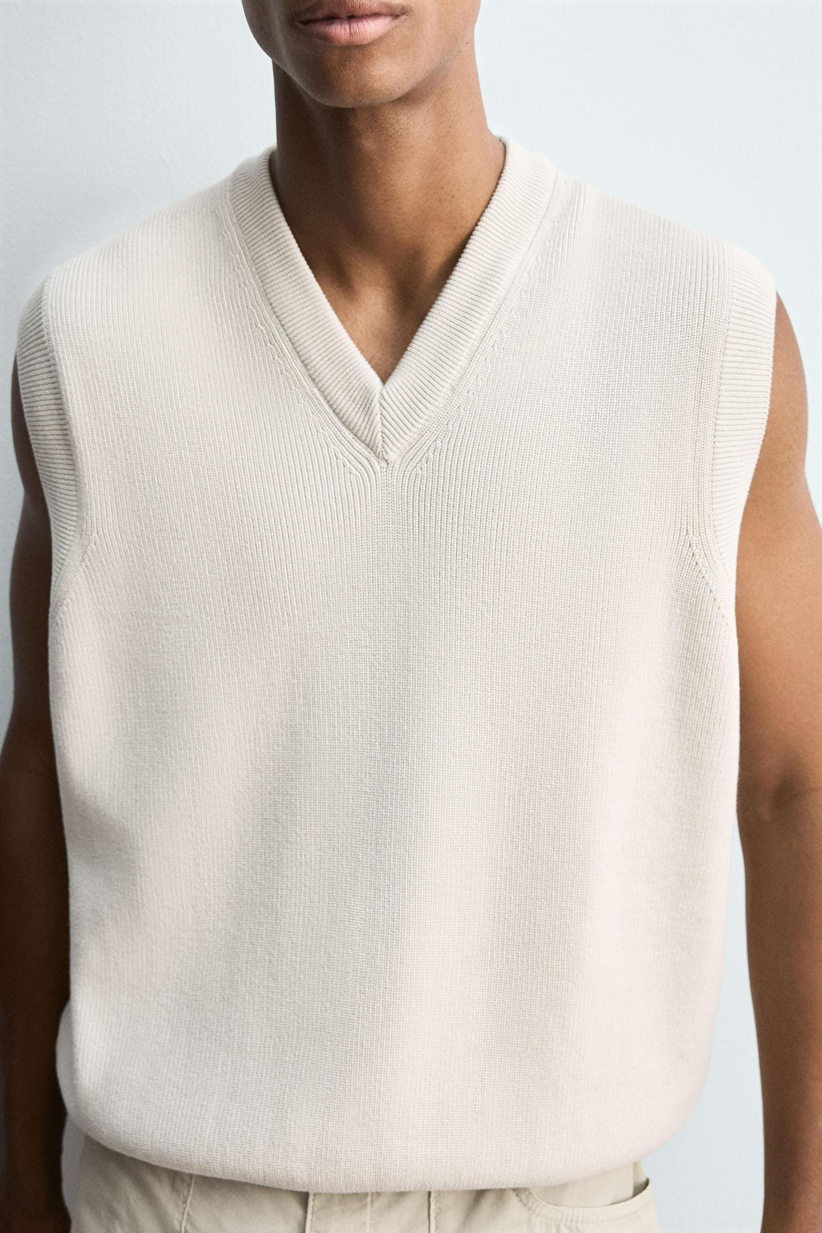 COTTON KNIT VEST Product Image