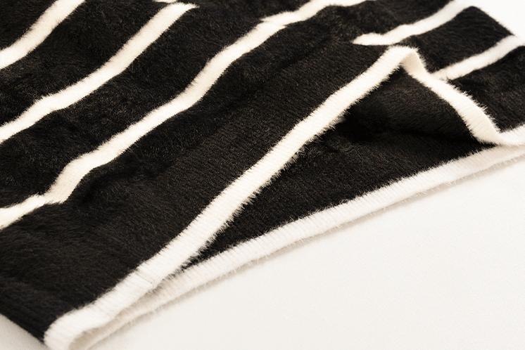 RT No. 3346 WOOLEN STRIPED SWEATER Product Image