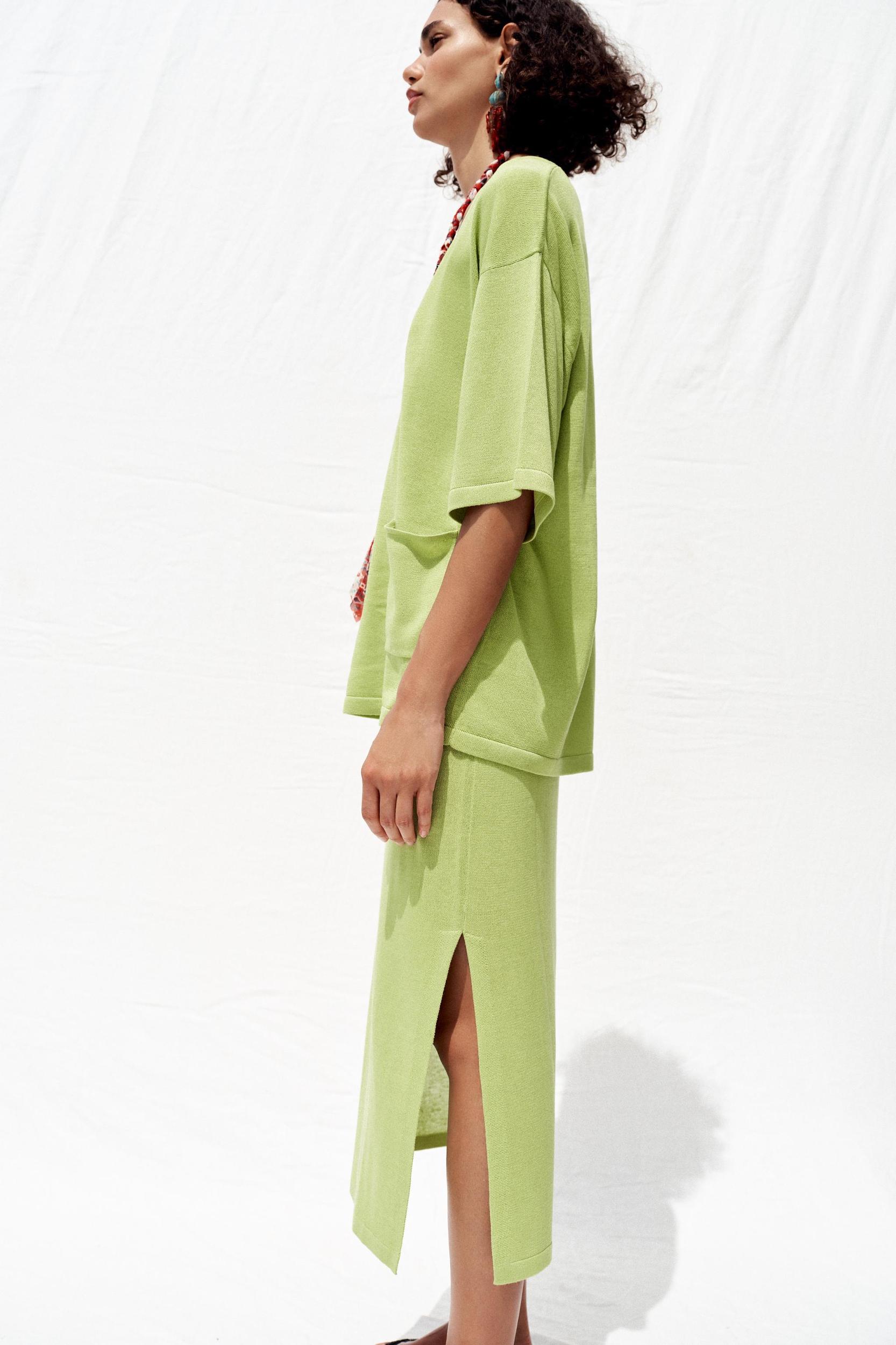 OVERSIZED SHORT SLEEVE KNIT TOP Product Image