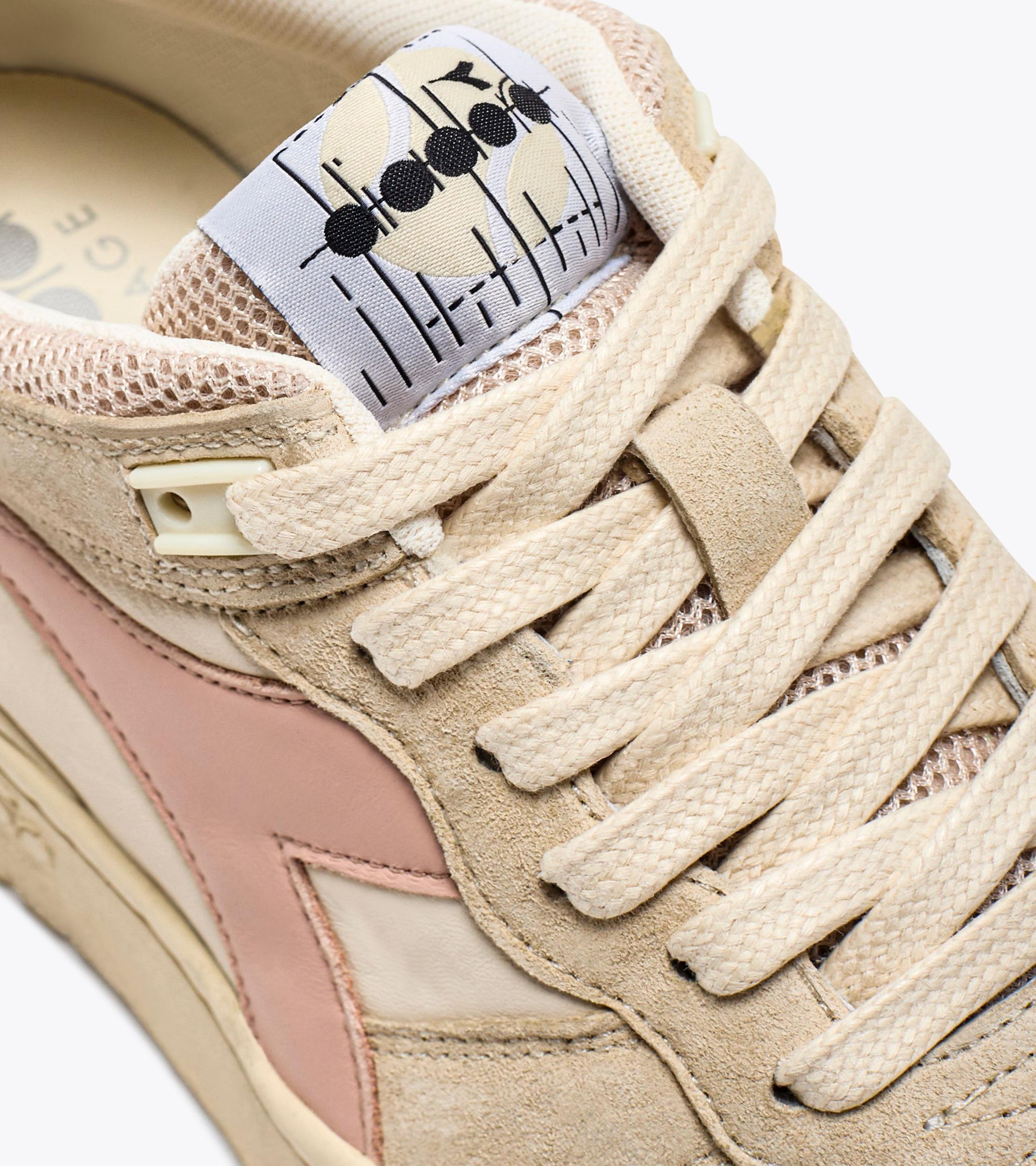 B.560 PIGSKIN USED Product Image