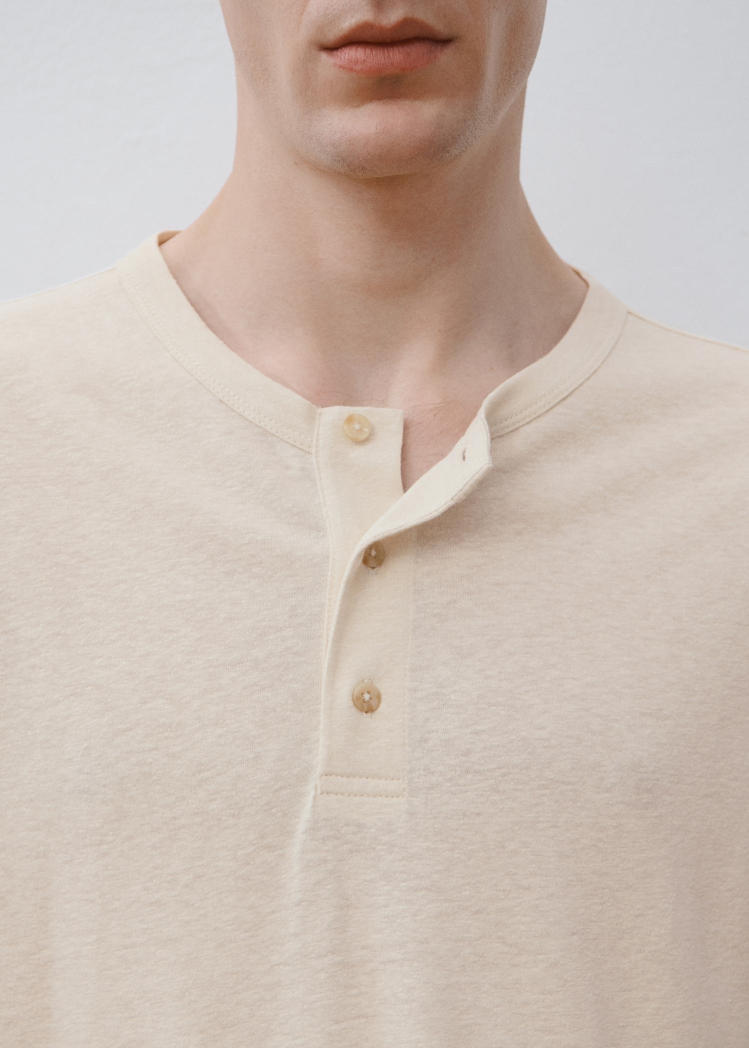Button linen blend T-shirt - Men | MANGO USA Product Image