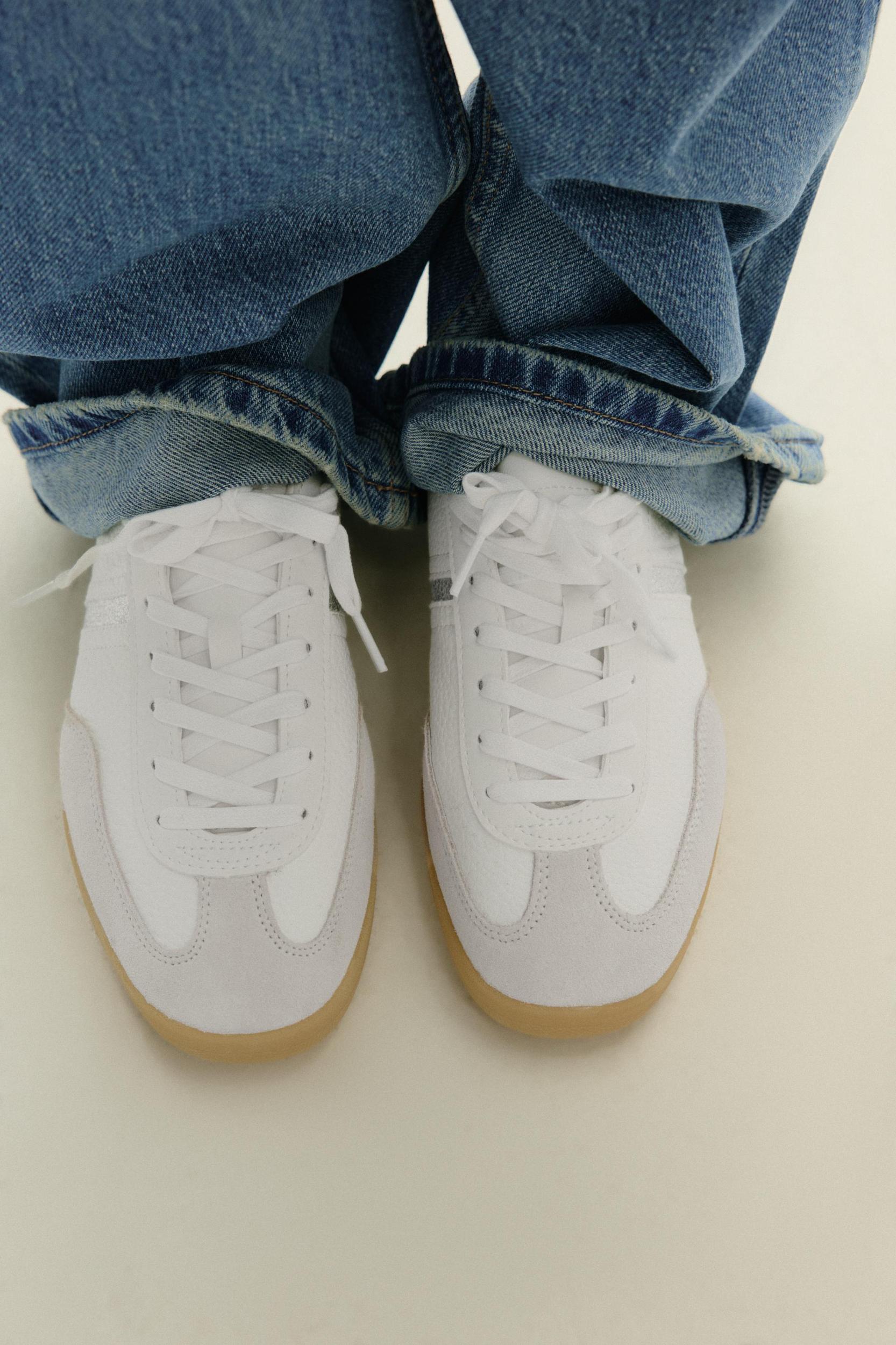 ATHLETIC SHOES Product Image