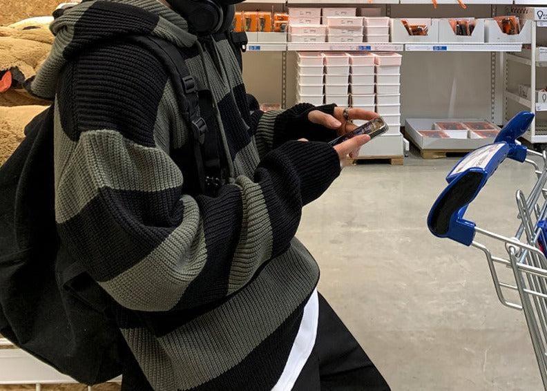 RT No. 5521 KNITTED BUTTON-UP HOODED SWEATER Product Image