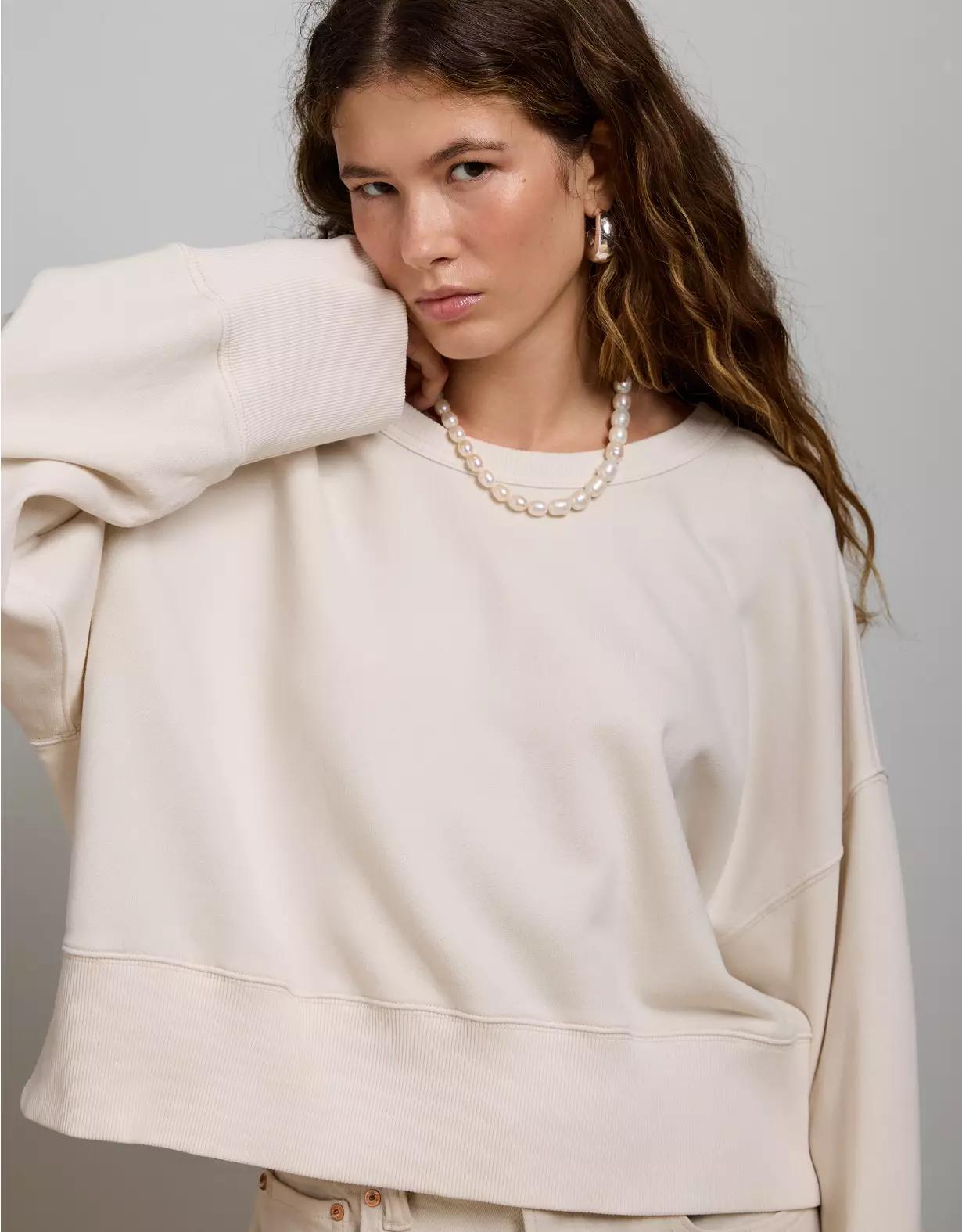 AE77 Premium Relaxed Cropped Sweatshirt Product Image