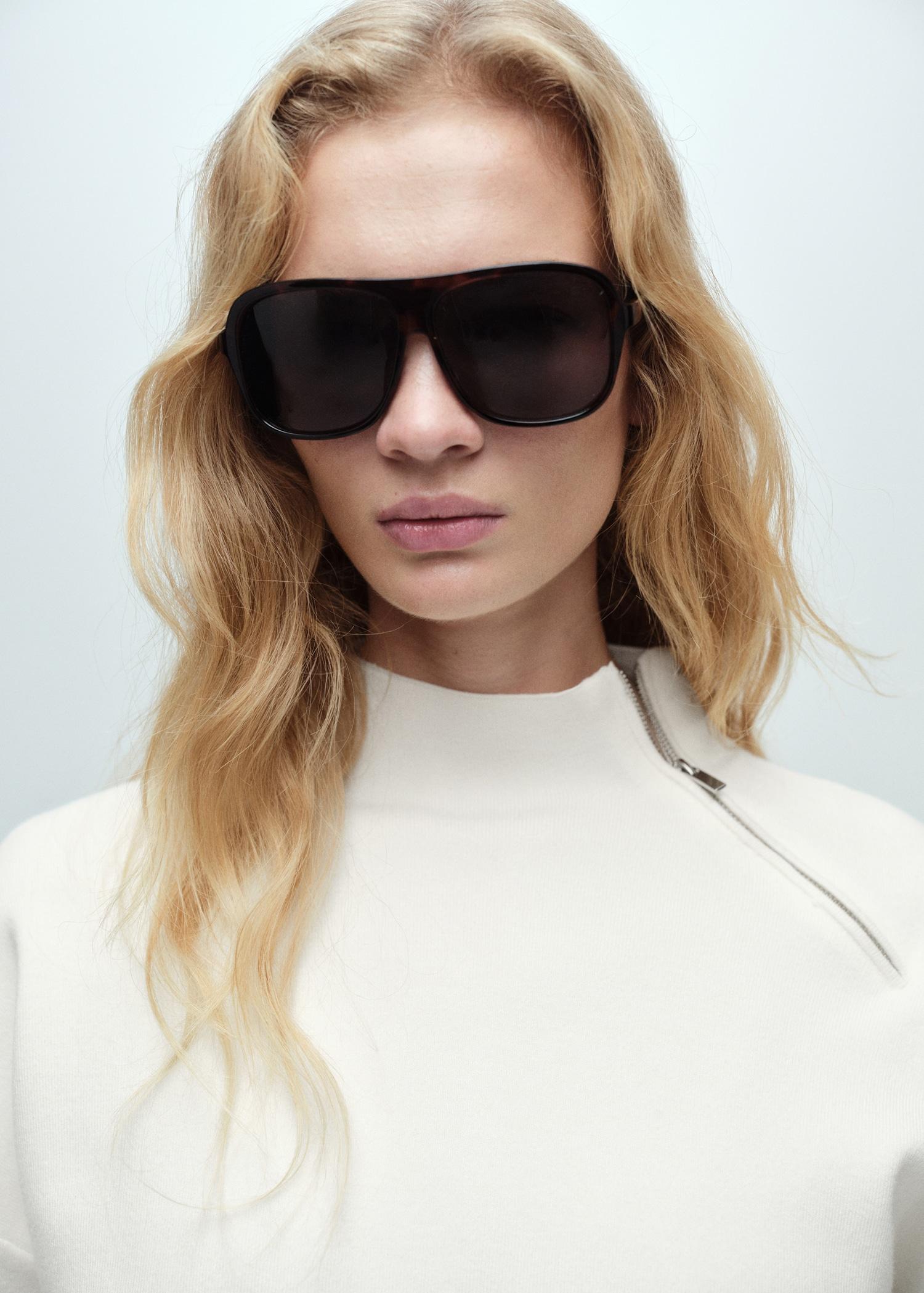 Perkins-neck sweater with zip - Women | MANGO USA Product Image