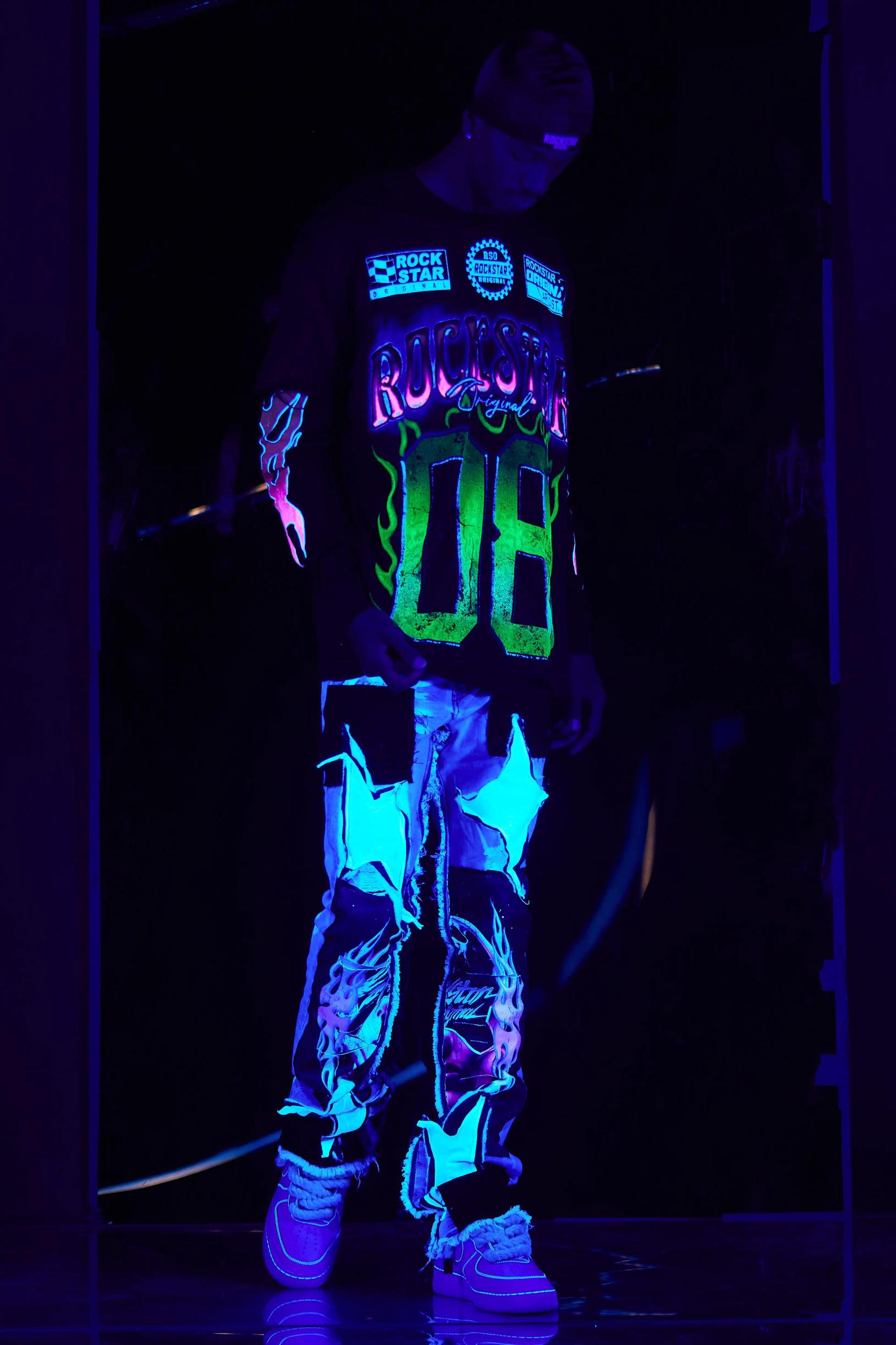 Quito Black Double Layer Graphic T-Shirt Male Product Image