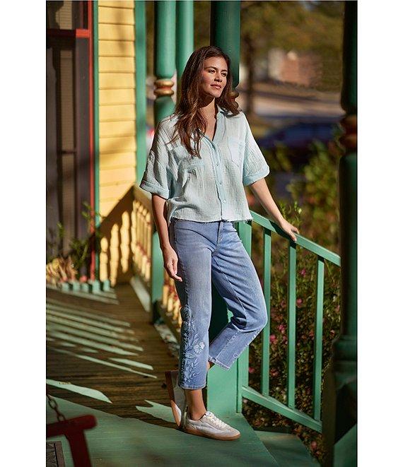 Code Bleu Chelsea Floral Embroidered High Rise Straight Leg Capri Jean Product Image