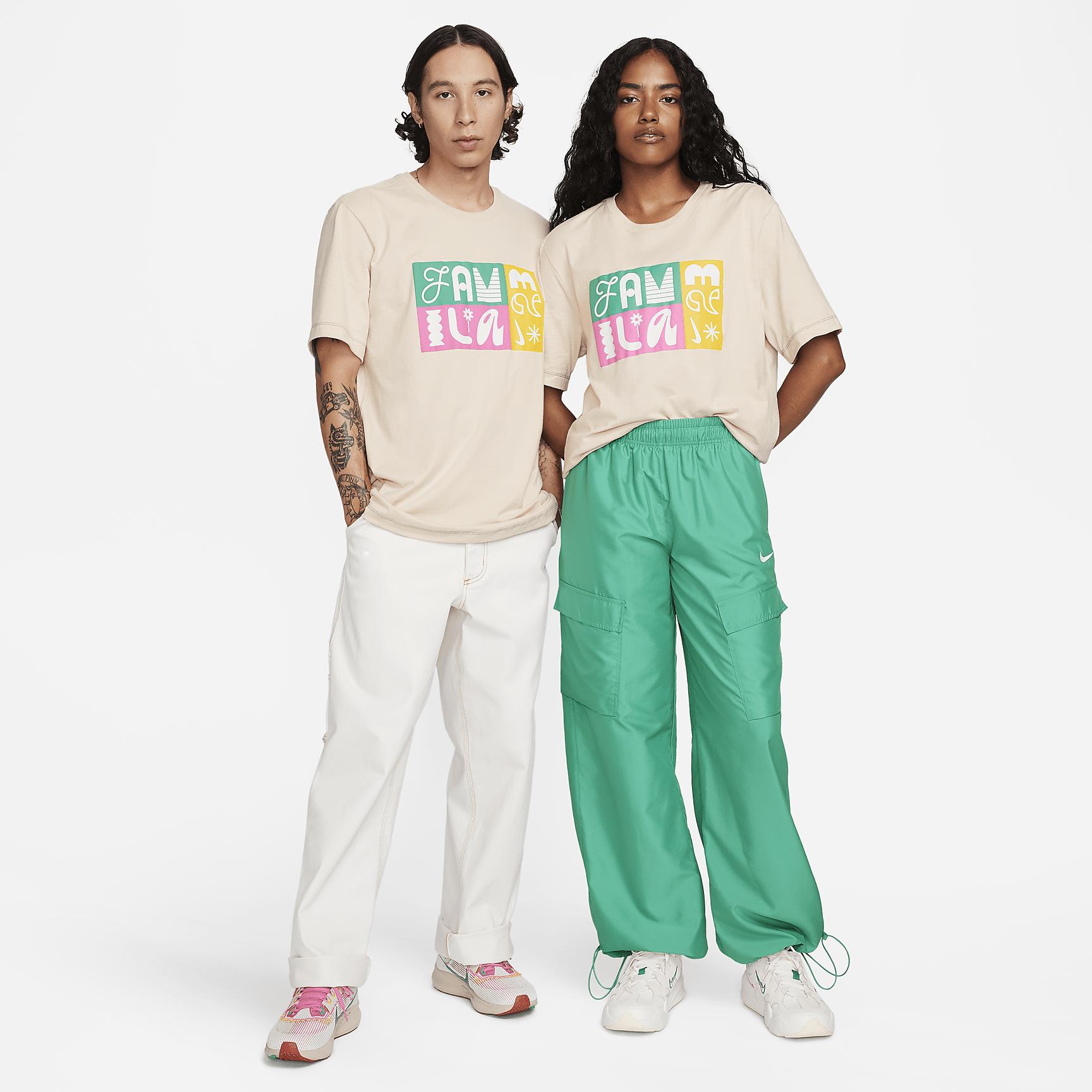 Nike Sportswear Familia Men's T-Shirt Product Image