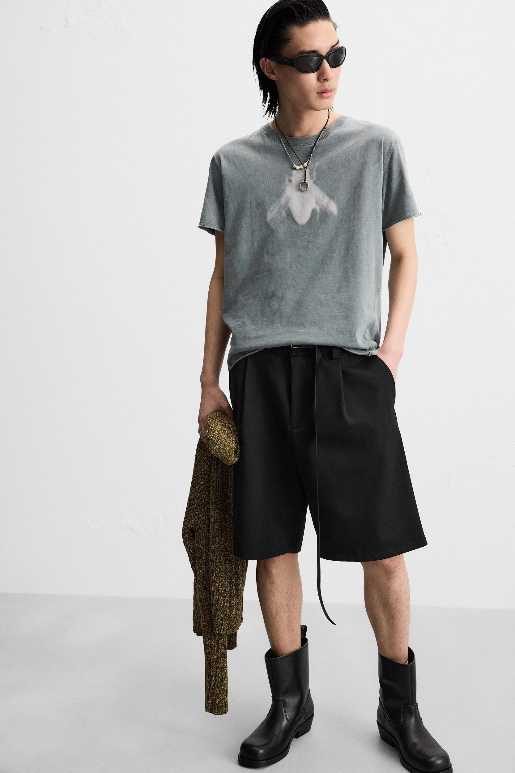 WASHED FLY PRINT T-SHIRT Product Image