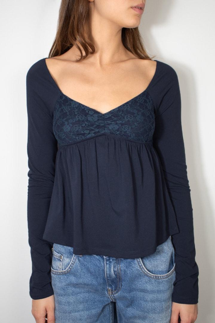 Lace T-shirt Product Image