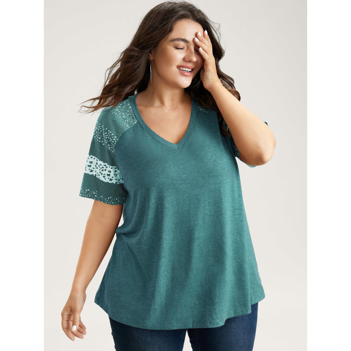 Plus Size Ditsy Floral Colorblock Contrast Raglan Sleeve T-shirt Teal Women Leisure Contrast Ditsy Floral V-neck Casual T-shirts BloomChic 22-24/3X Product Image