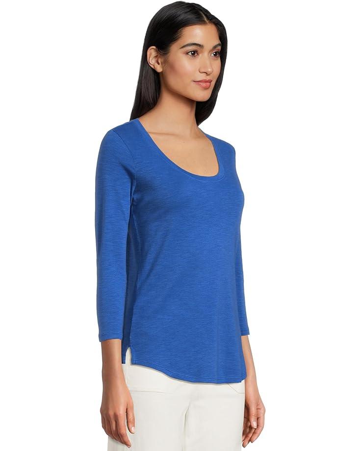 3/4 Sleeve V-Neck Tee with Curved Hem Product Image