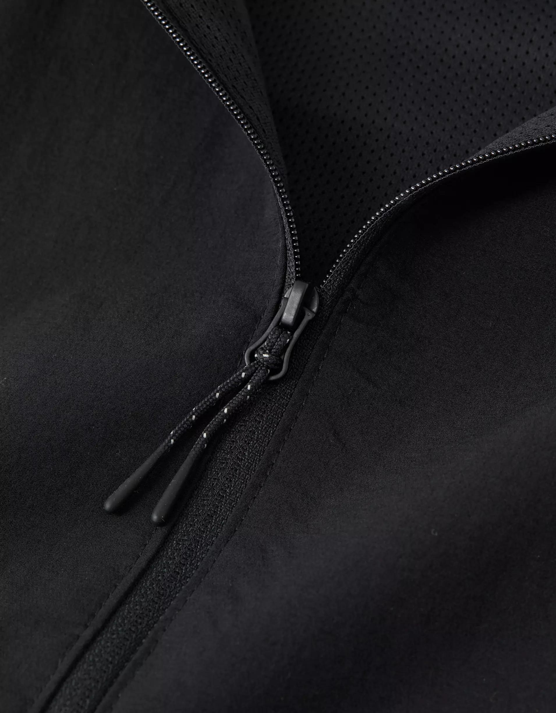 AE 24/7 Vest Product Image