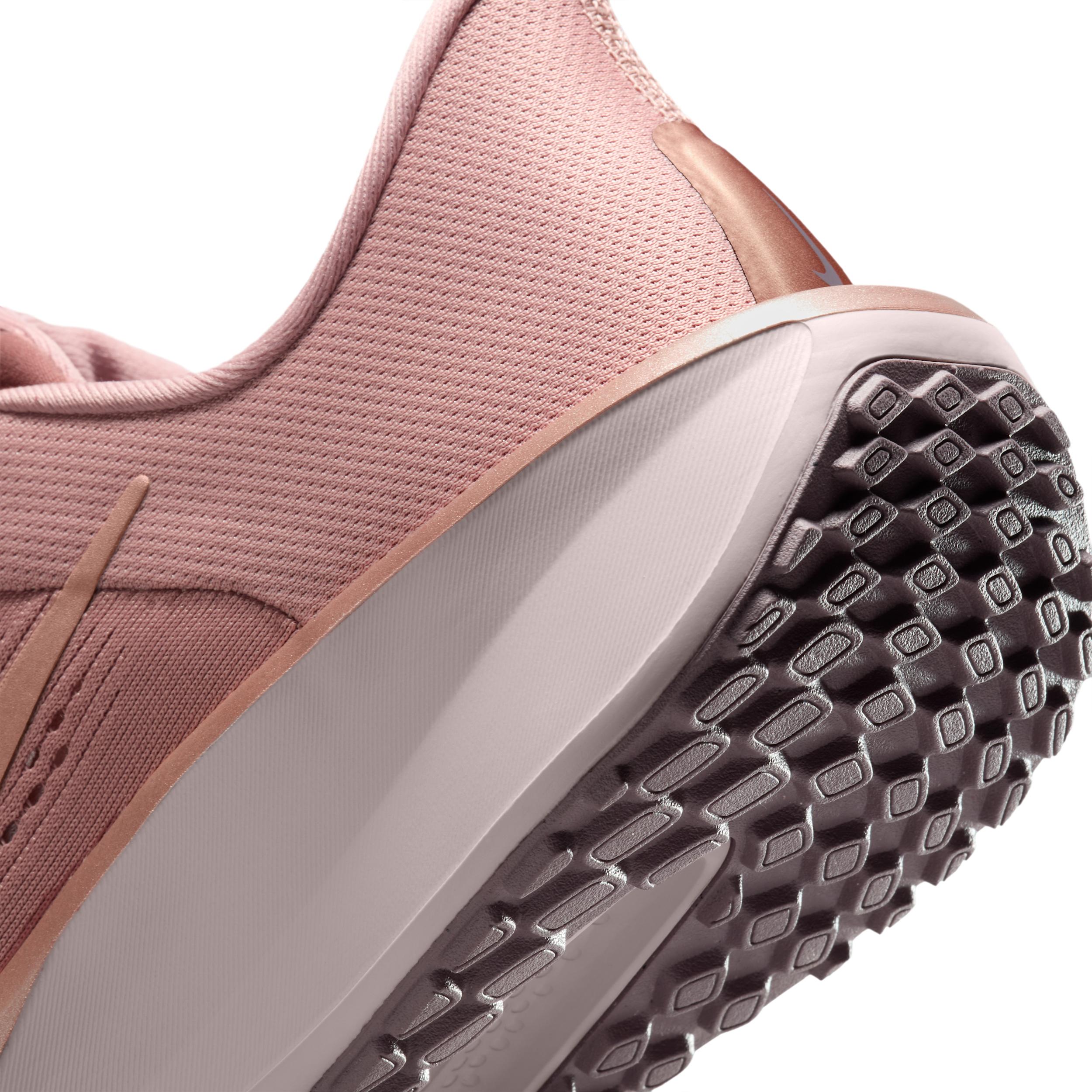 Nike Women's Quest 6 Road Running Shoes Product Image