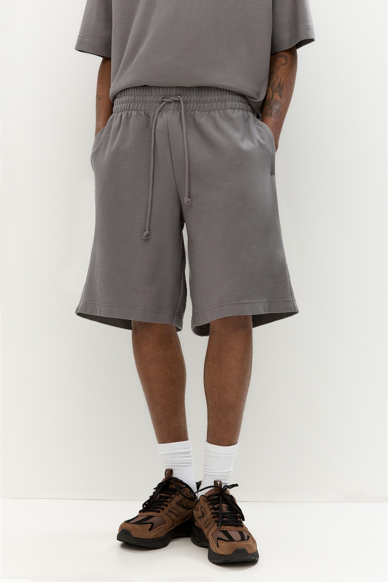 Diagonal textured Bermuda short sweatpants Product Image