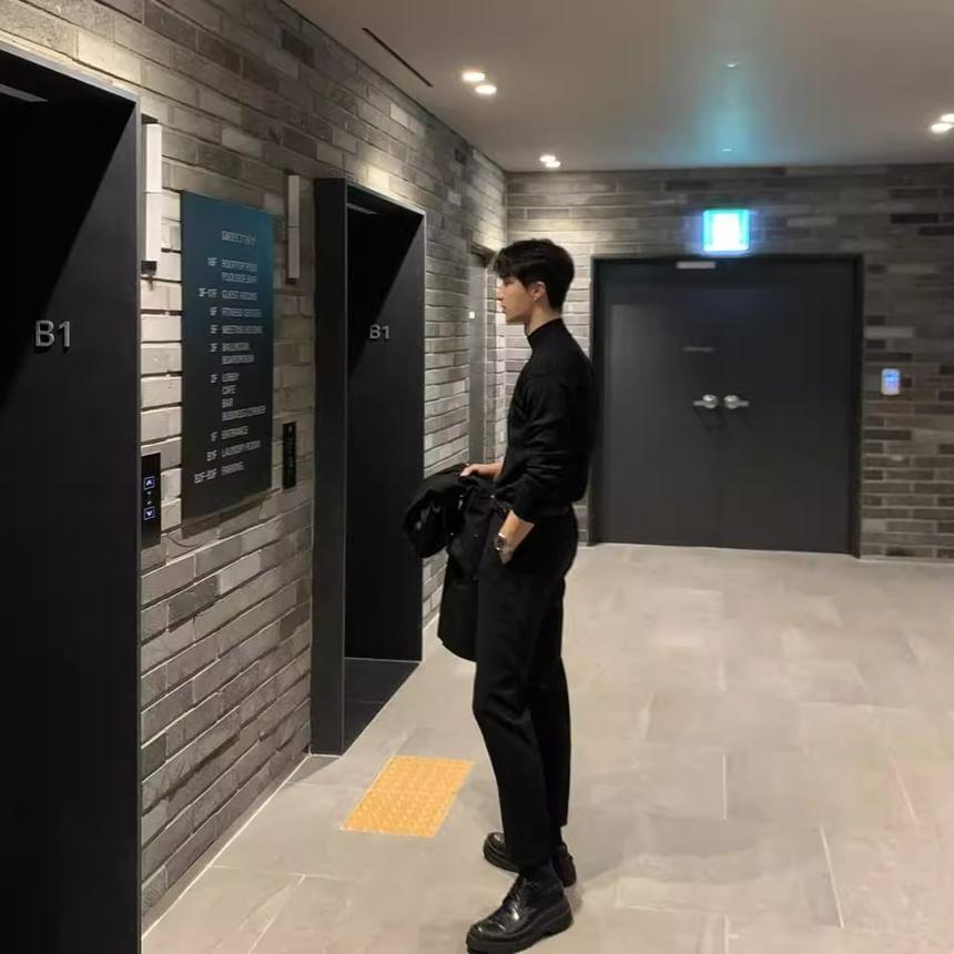 Long-Sleeve Mock Neck Plain T-Shirt Product Image