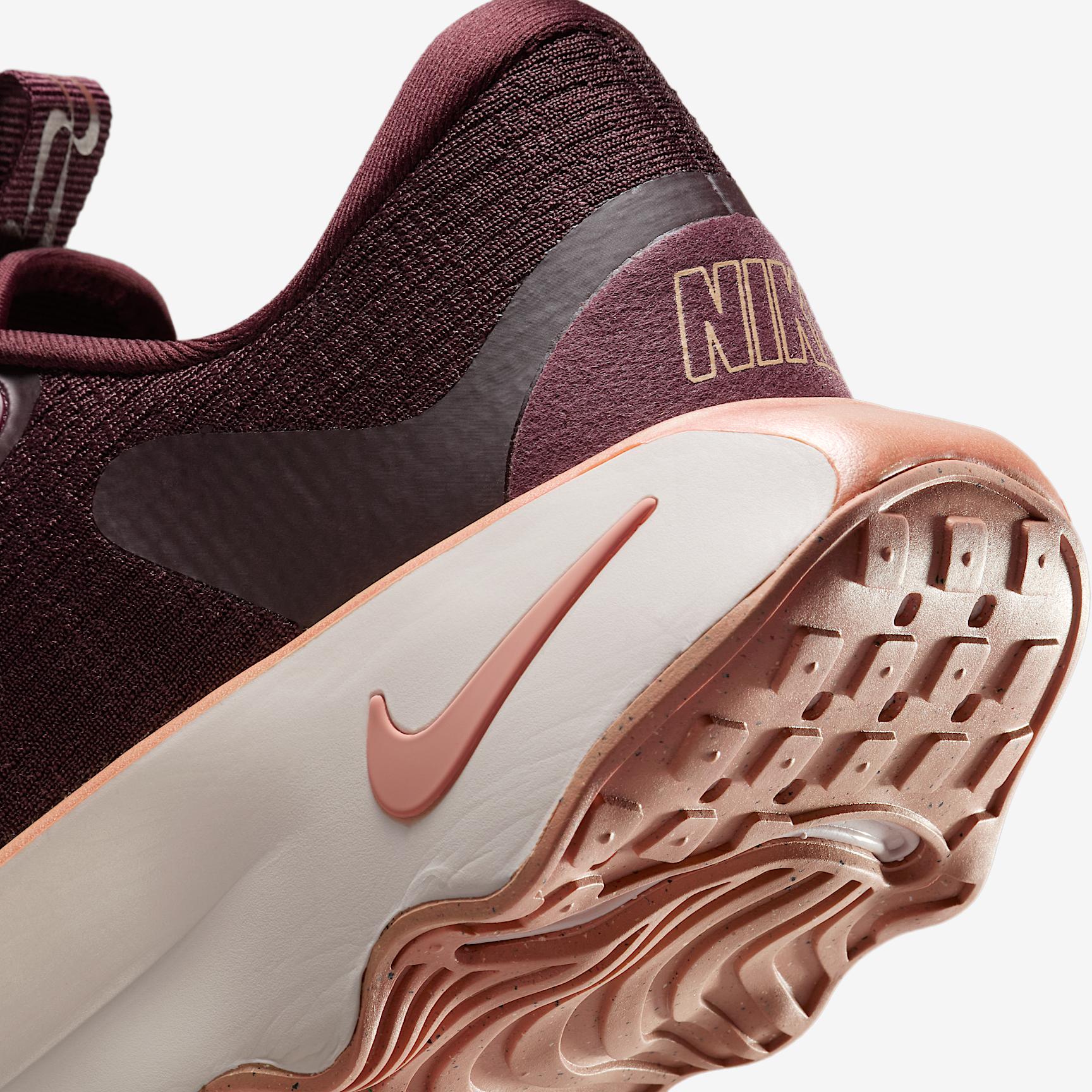 Nike Women's Motiva Walking Shoes Product Image