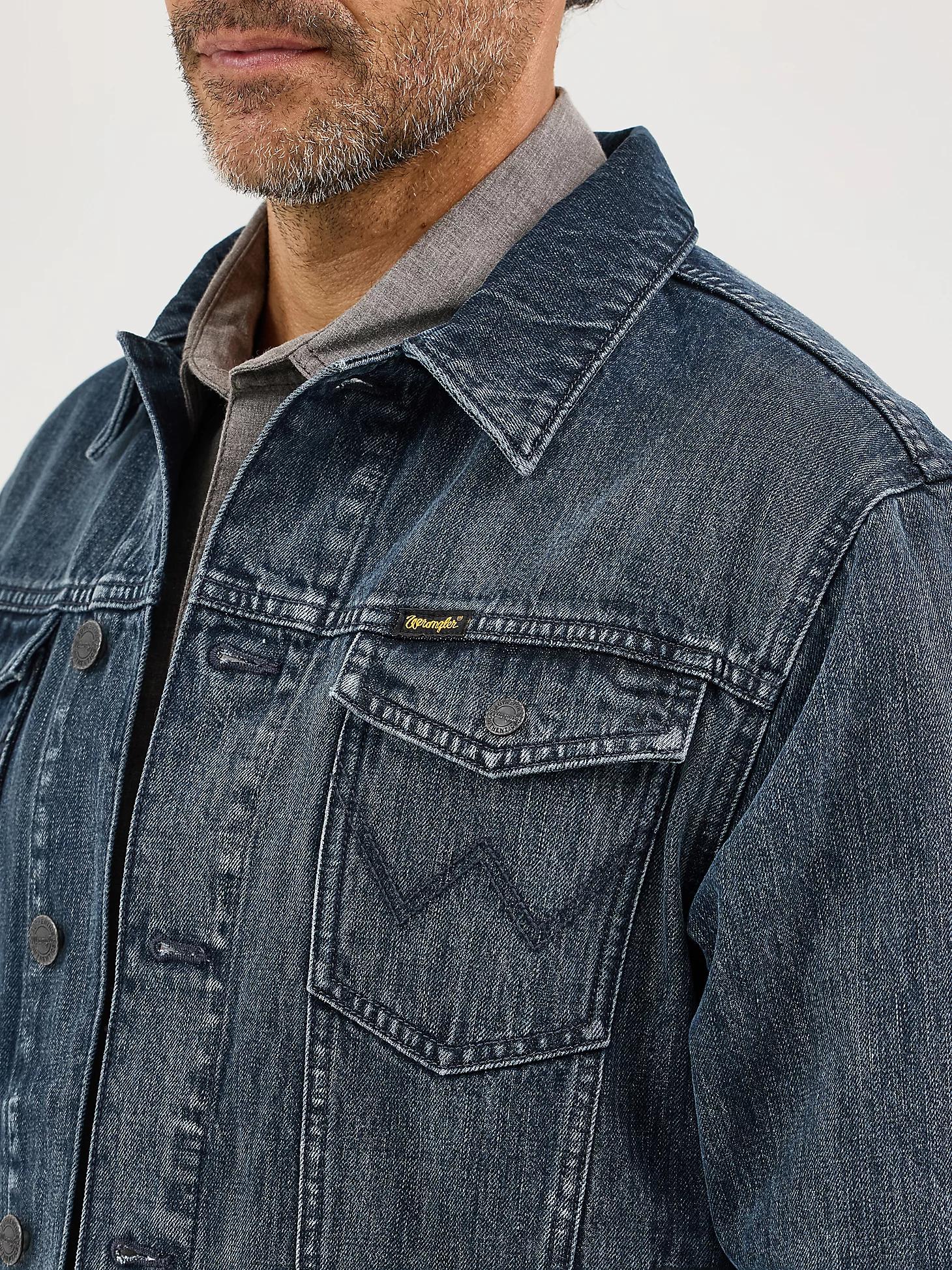 Men's Wrangler Retro® Unlined Denim Jacket in Deep Blue Product Image