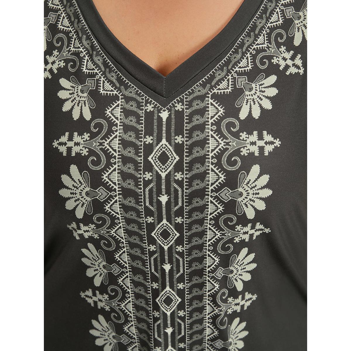 Plus Size Bandana Print V Neck Short Sleeve T-shirt Gray Women Casual Printed Bohemian Print V-neck Dailywear T-shirts BloomChic 30/6X Product Image