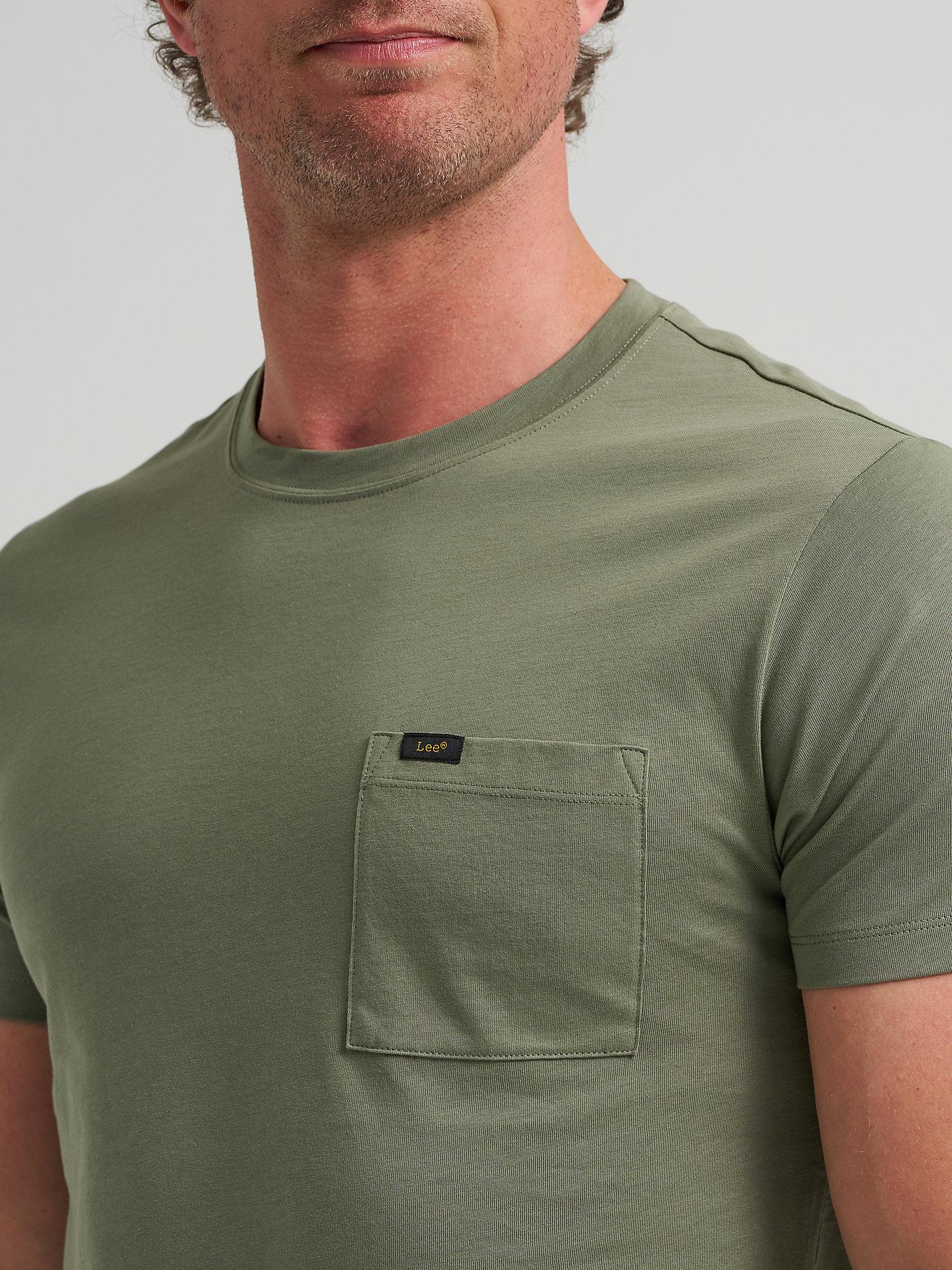 Men's Slim Fit Lightweight Pocket Tee | Men's Tops & Tees | Lee® Product Image