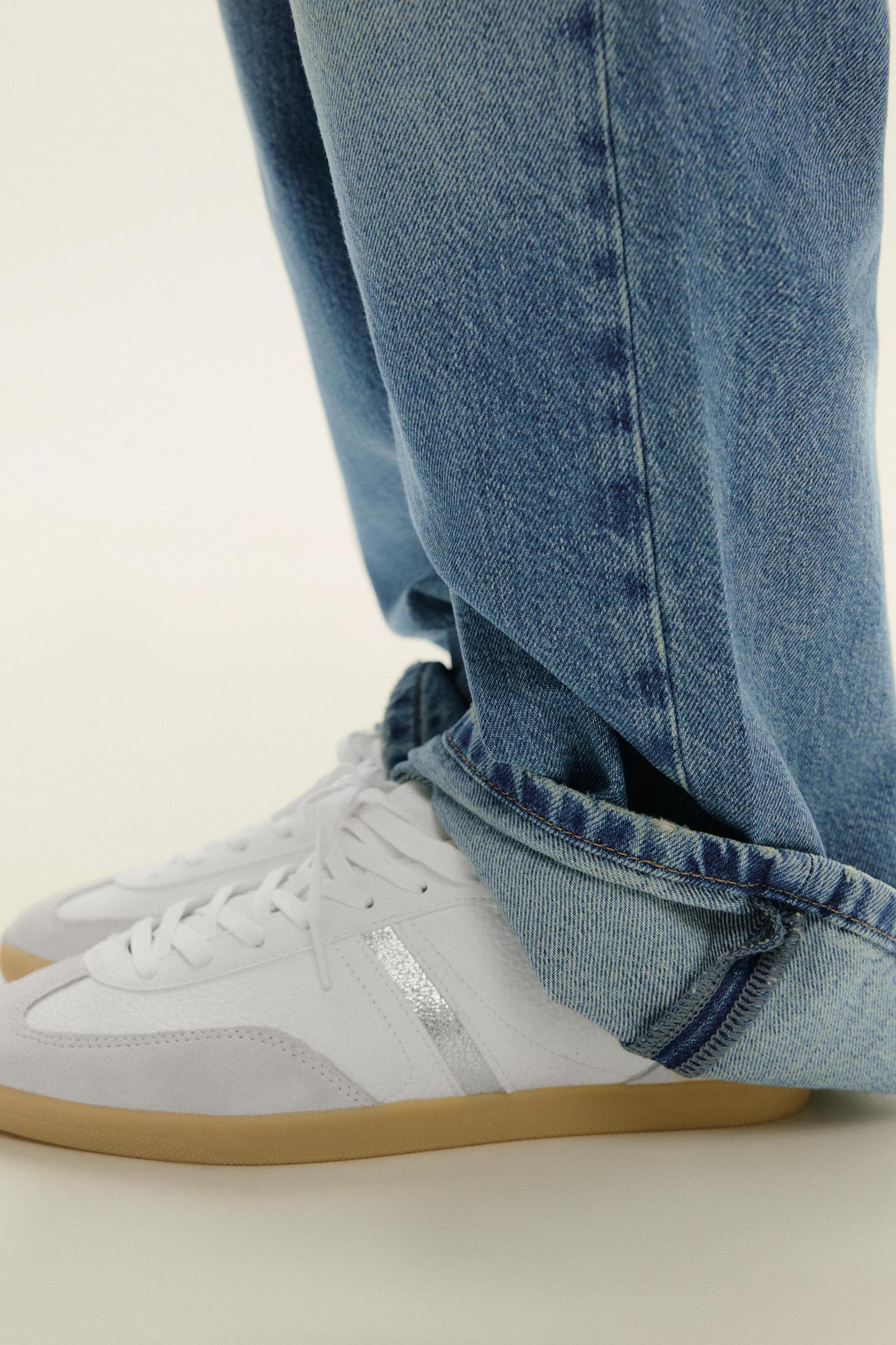 ATHLETIC SHOES Product Image