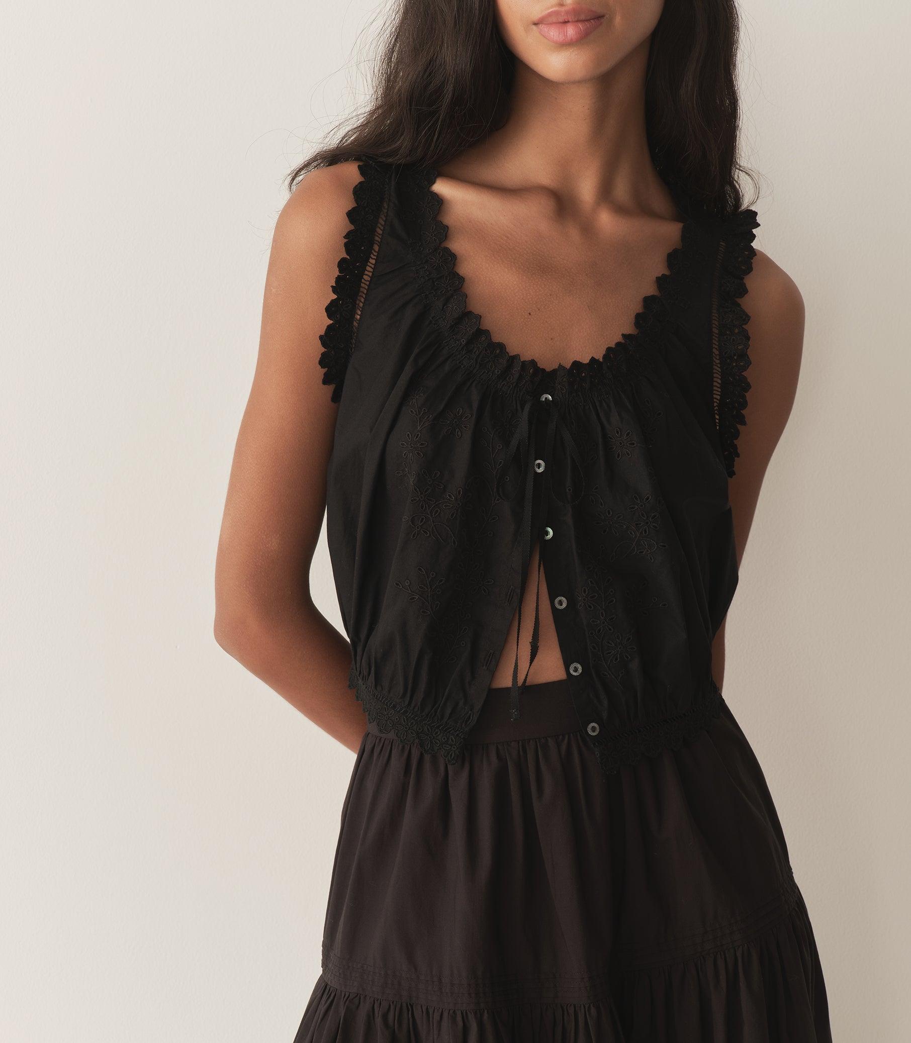 TRAVELER TOP -- BLACK Product Image