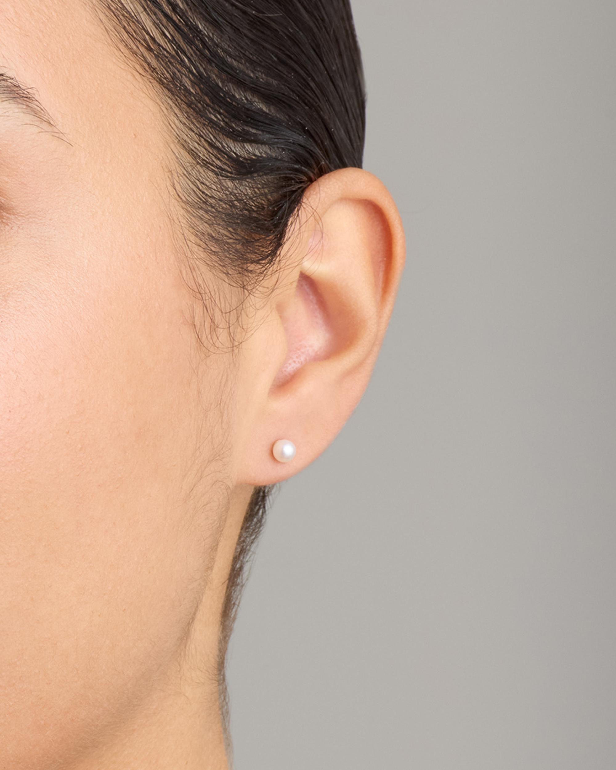 Quince | Women's 14K Gold Freshwater Cultured Pearl Studs Product Image