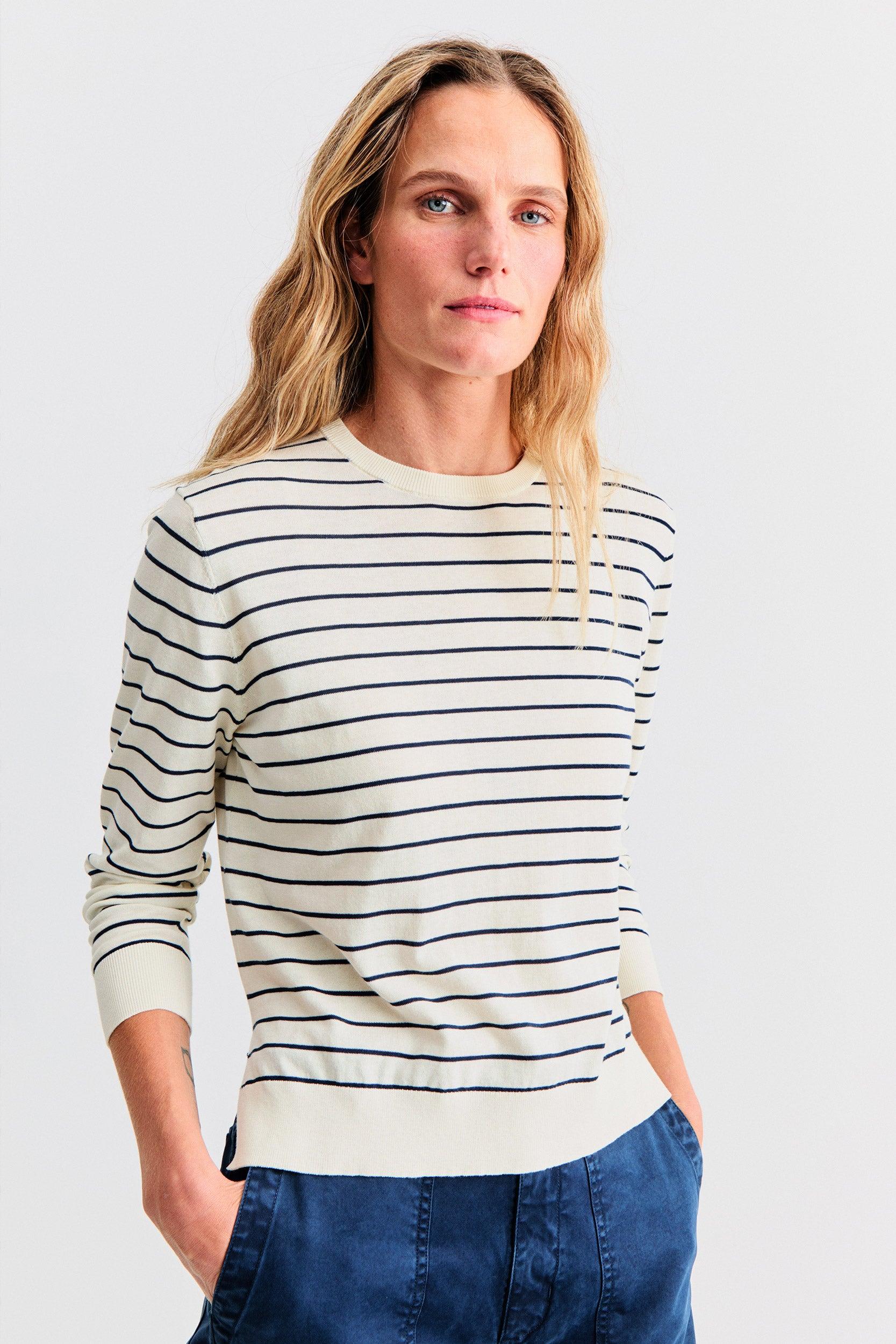 The Larsen - Cream/Navy Female Product Image