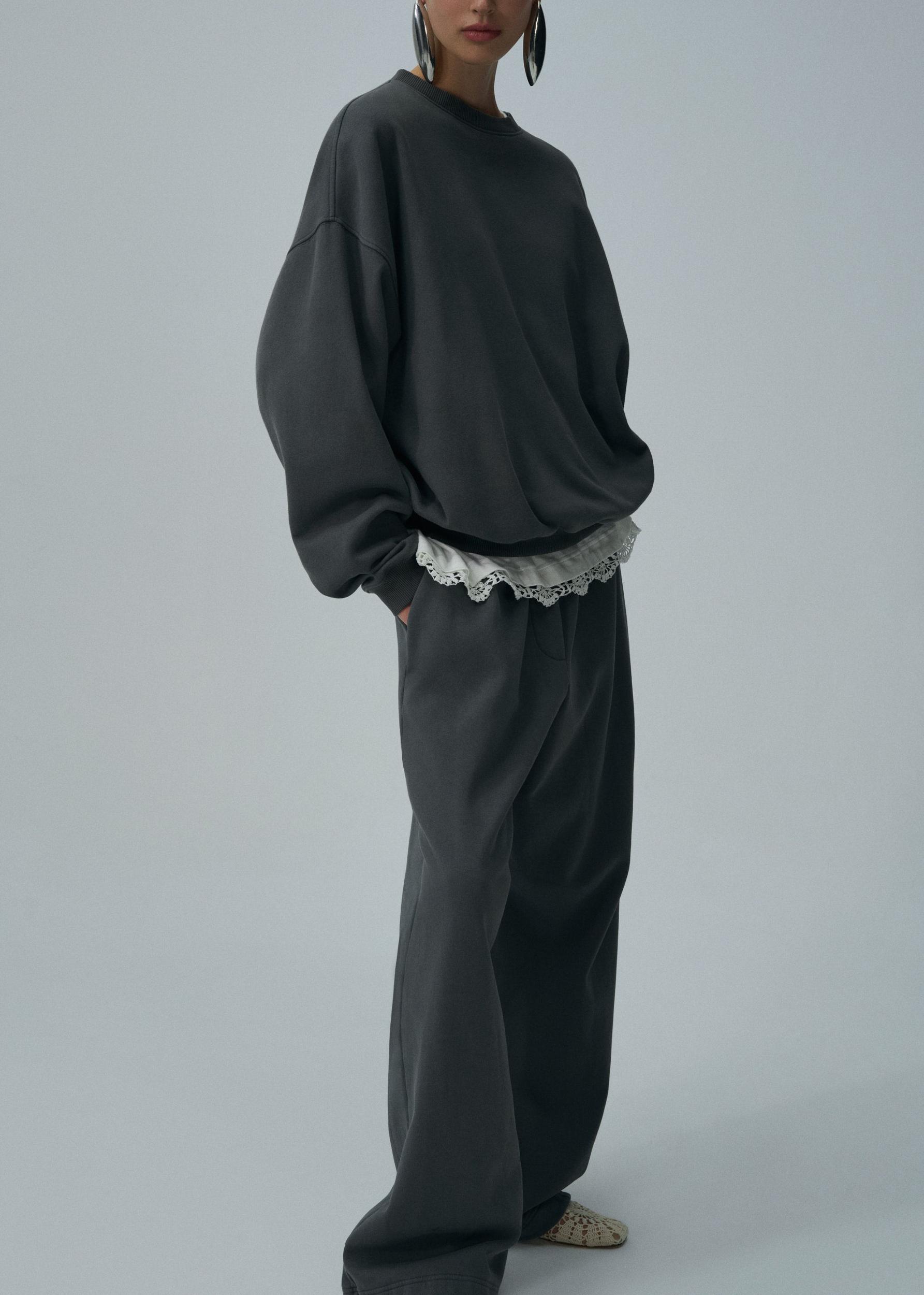 Relaxed sweatpants in grey Product Image