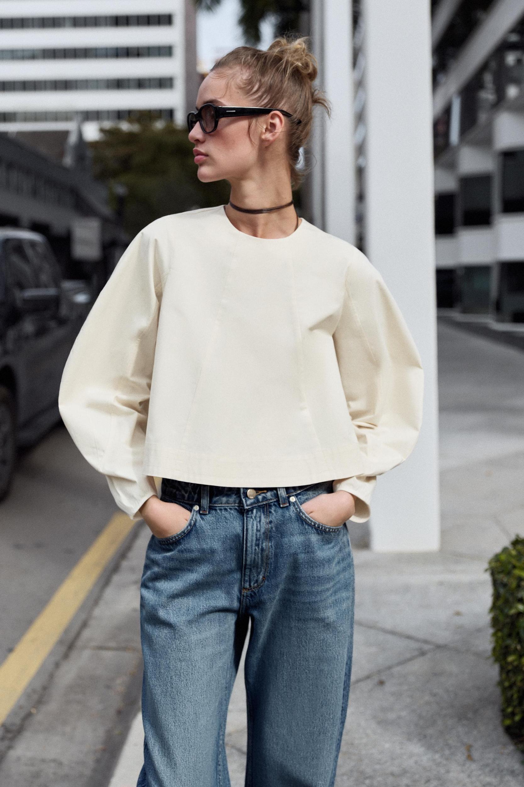 VOLUME SLEEVE CROP TOP Product Image