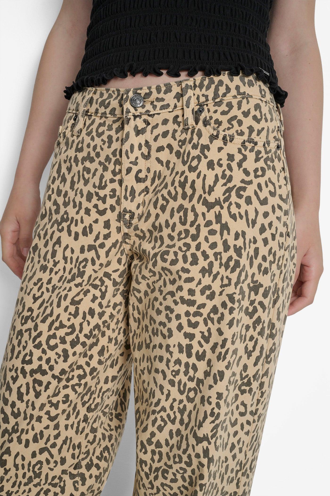 HIGH-RISE RAW EDGE FLARE JEAN Product Image