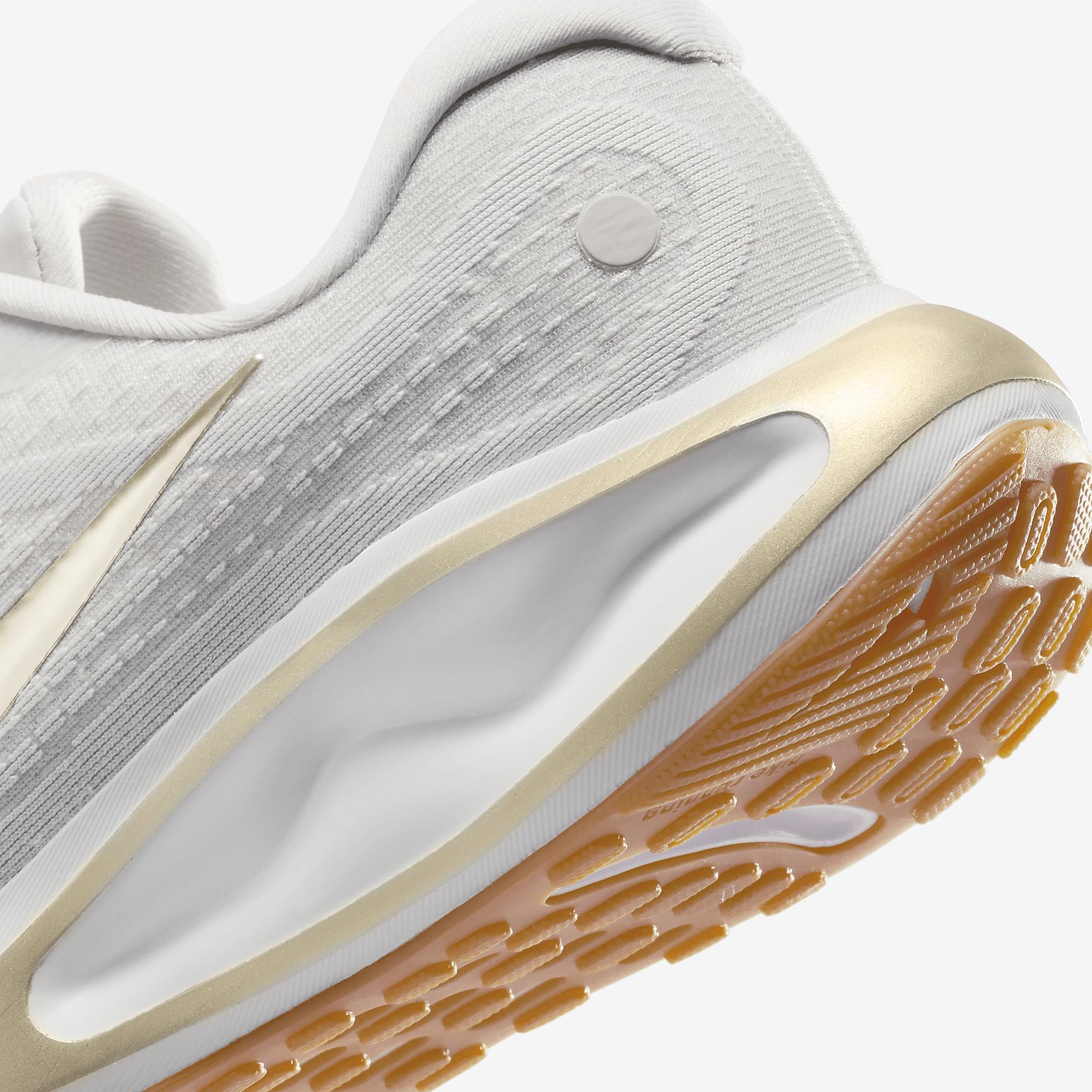 Nike Women's Journey Run Road Running Shoes Product Image