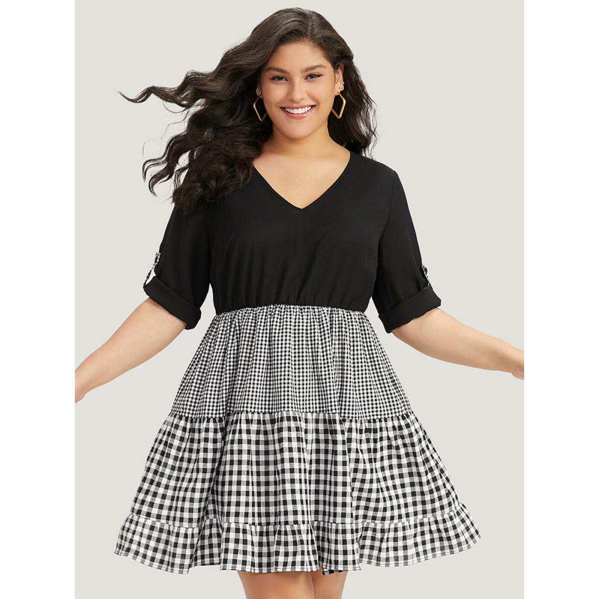 Plus Size Gingham Patchwork Pocket Tab Sleeve Dress BlackFlower Women Casual Patchwork Round Neck Short sleeve Curvy Midi Dress BloomChic 14-16/1X Product Image