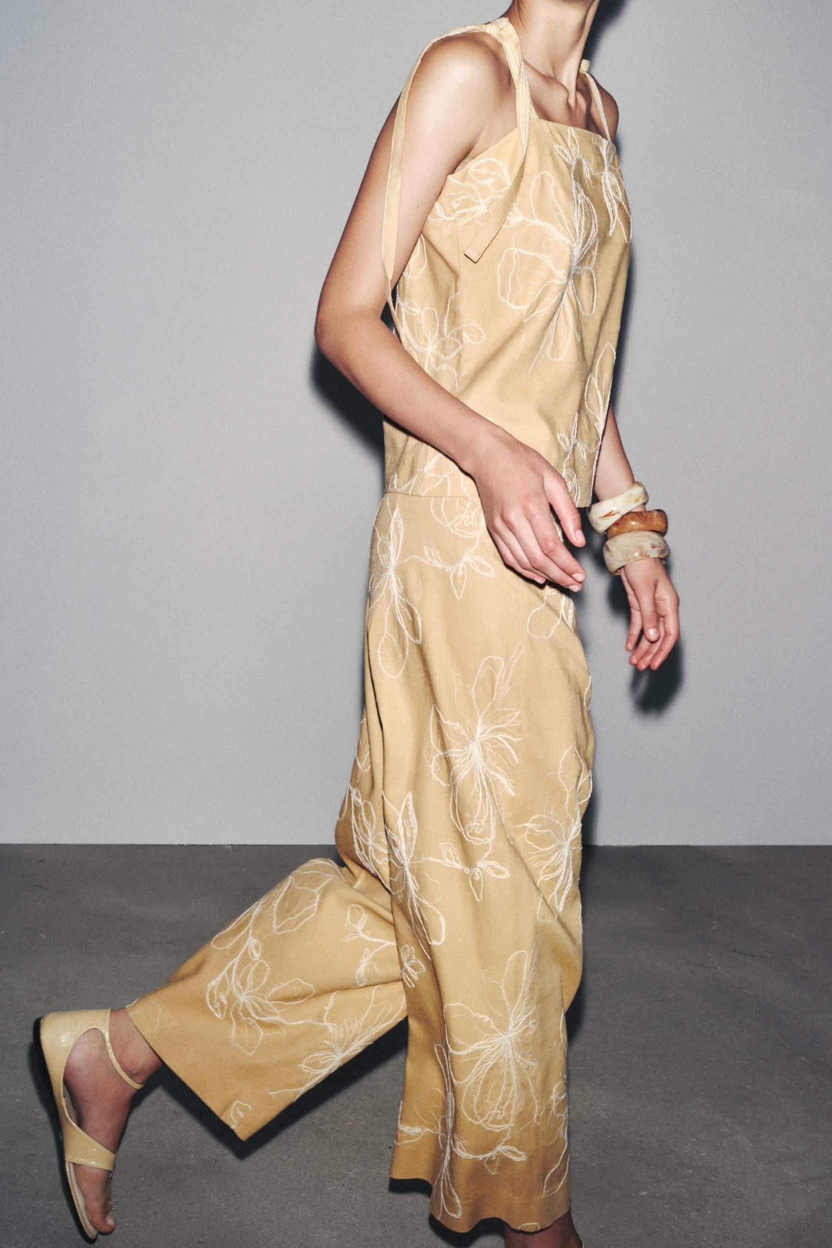 ZW COLLECTION EMBROIDERED TOP Product Image