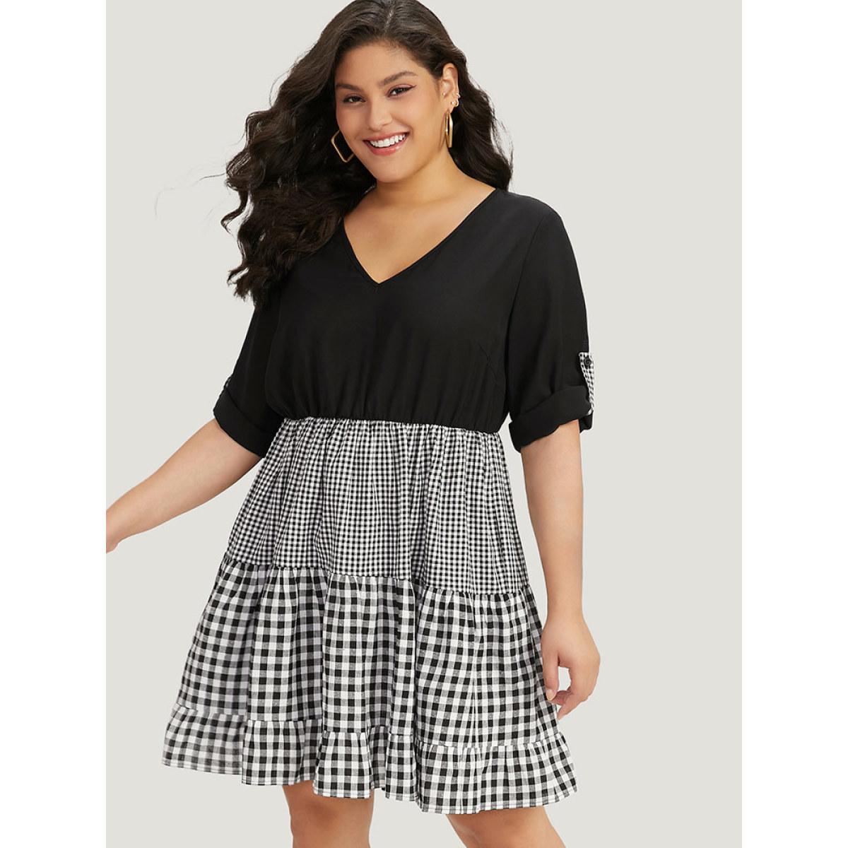 Plus Size Gingham Patchwork Pocket Tab Sleeve Dress BlackFlower Women Casual Patchwork Round Neck Short sleeve Curvy Midi Dress BloomChic 14-16/1X Product Image