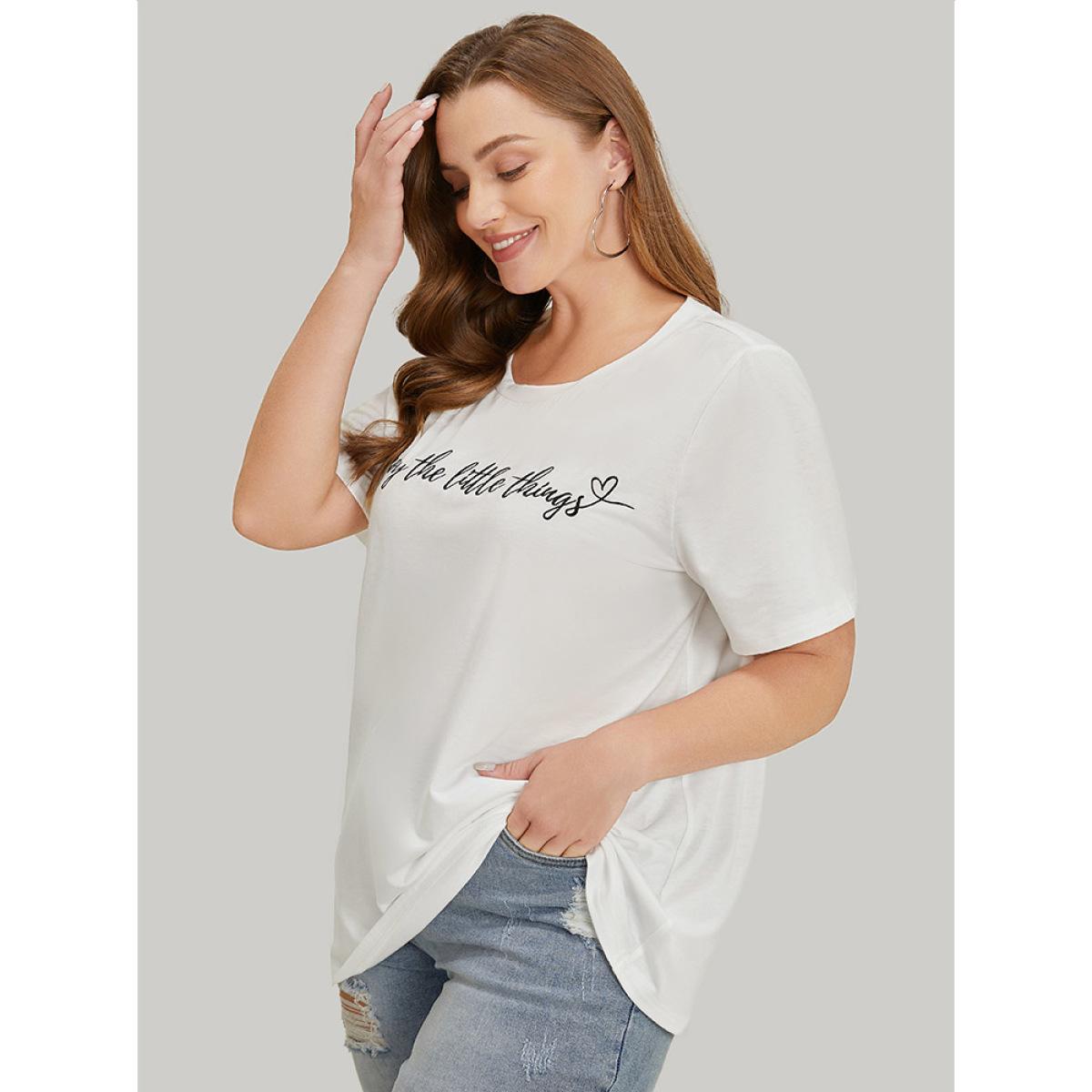 Plus Size Heart & Slogan Print Graphic T-shirt White Women Casual Positive slogan Dailywear T-shirts BloomChic 26/4X Product Image