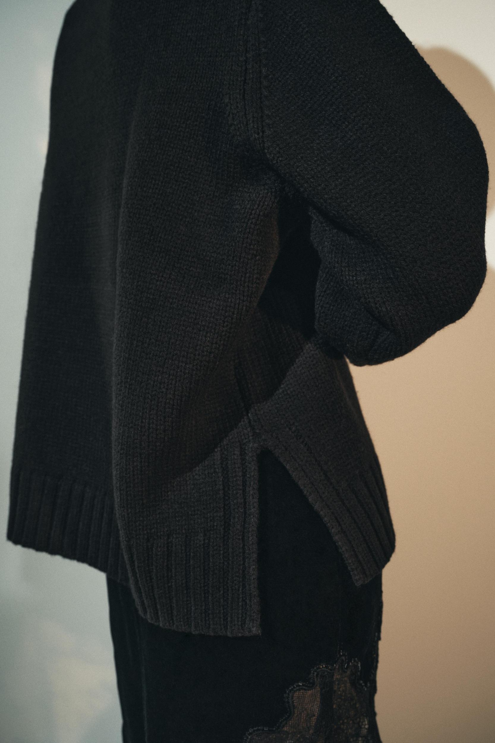 BASIC KNIT SWEATER Product Image